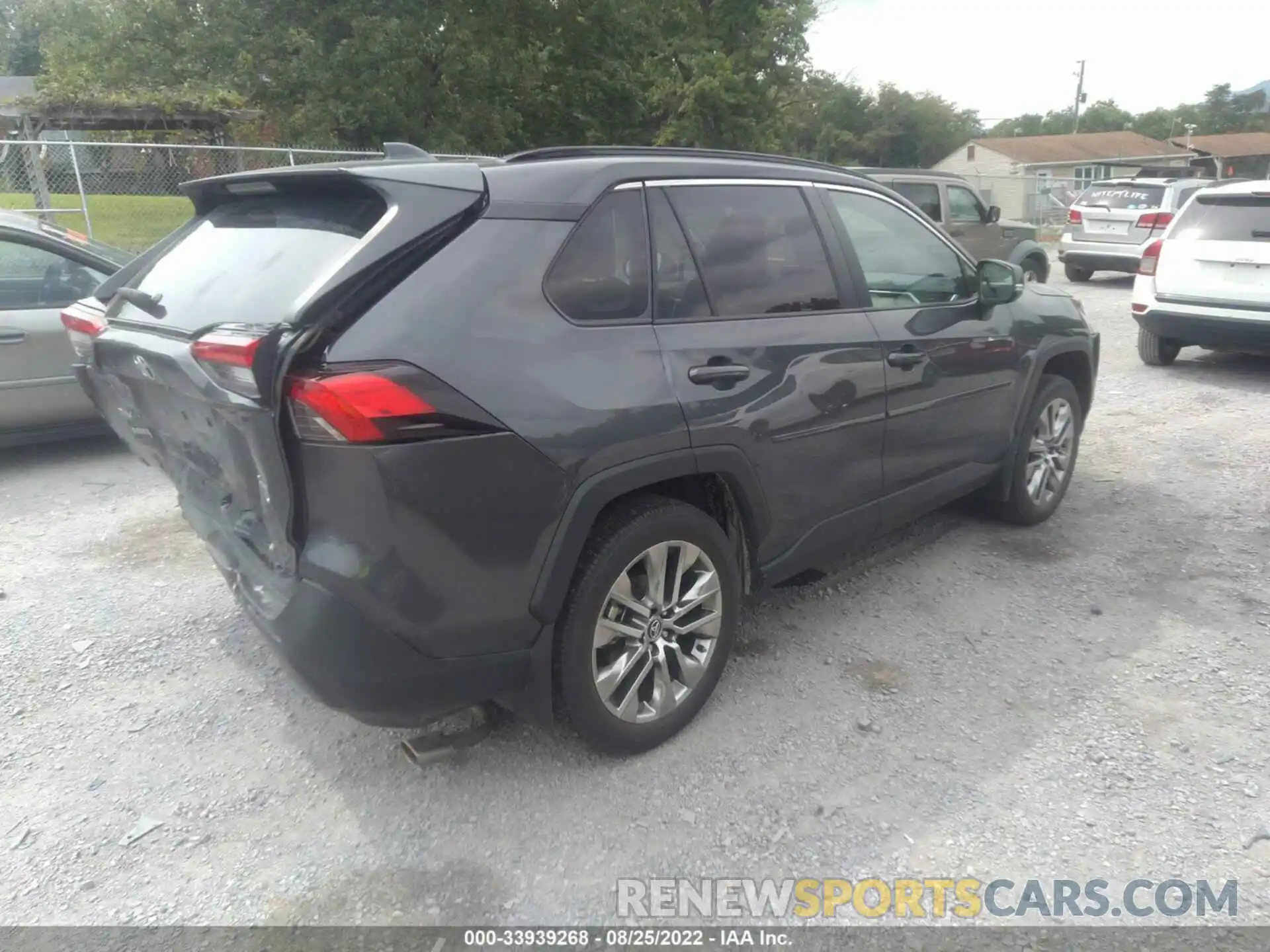 4 Photograph of a damaged car 2T3A1RFV8LW091088 TOYOTA RAV4 2020