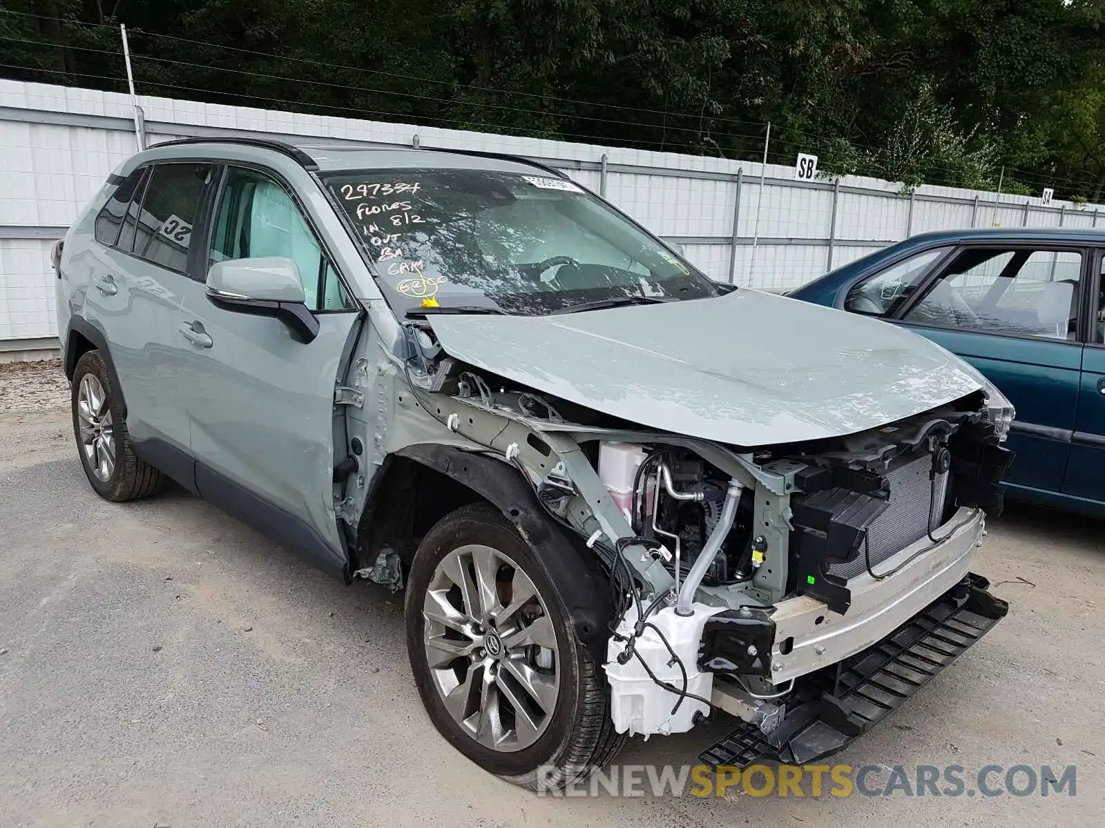 1 Photograph of a damaged car 2T3A1RFV8LW093309 TOYOTA RAV4 2020