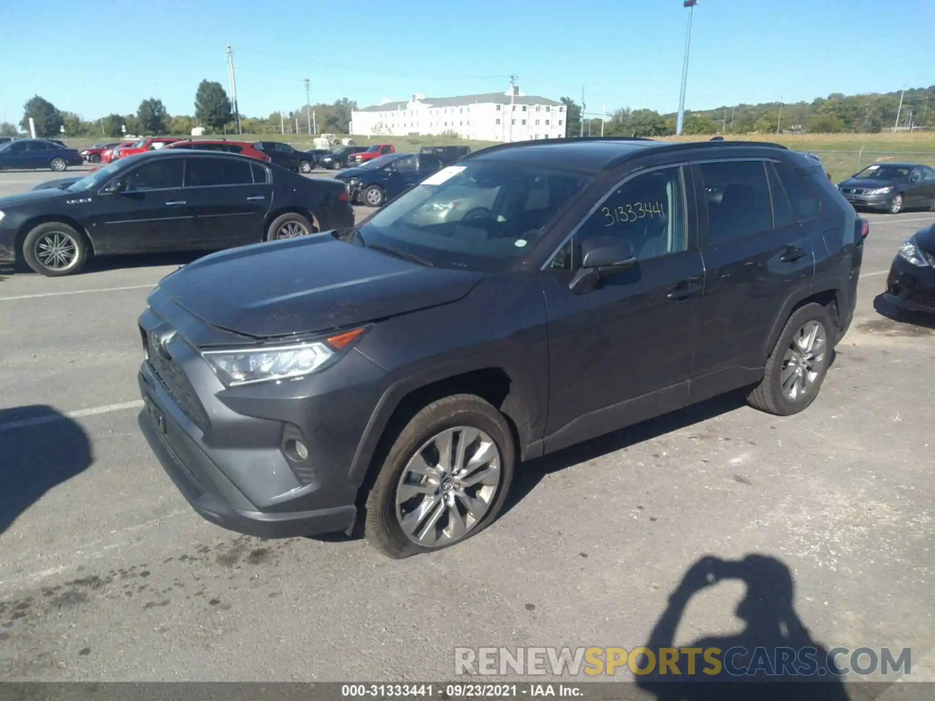 2 Photograph of a damaged car 2T3A1RFV8LW135414 TOYOTA RAV4 2020