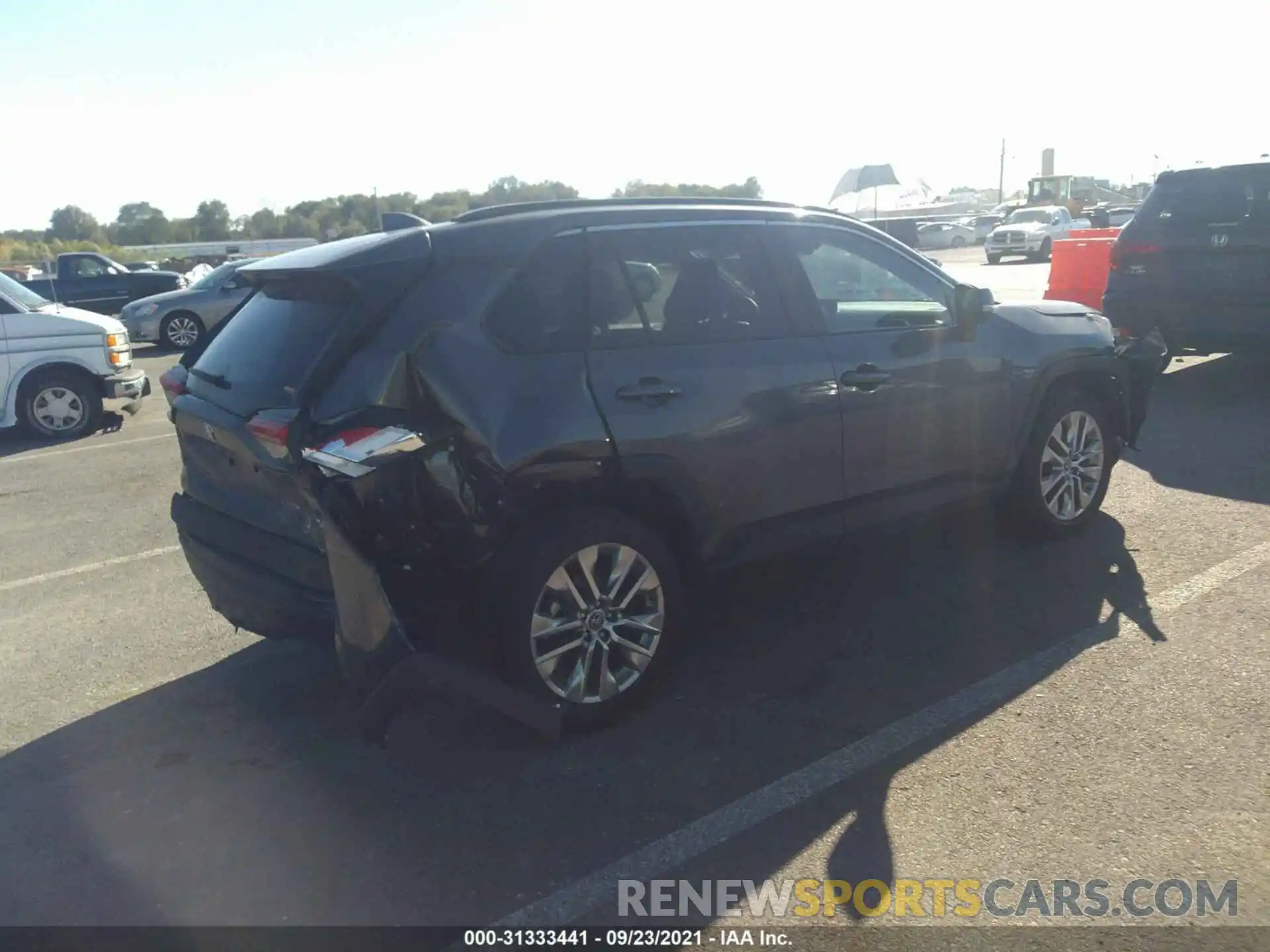 4 Photograph of a damaged car 2T3A1RFV8LW135414 TOYOTA RAV4 2020