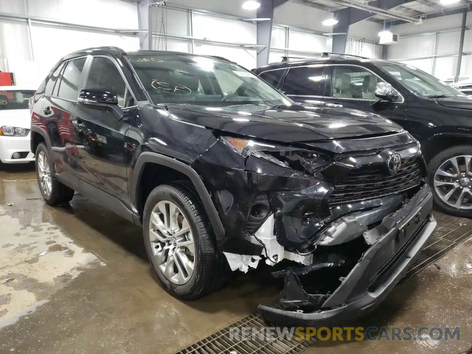 1 Photograph of a damaged car 2T3A1RFV8LW136000 TOYOTA RAV4 2020