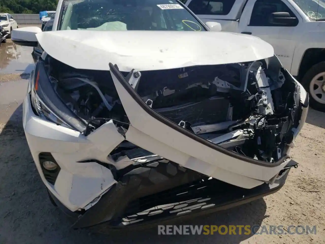 9 Photograph of a damaged car 2T3A1RFV9LC071563 TOYOTA RAV4 2020