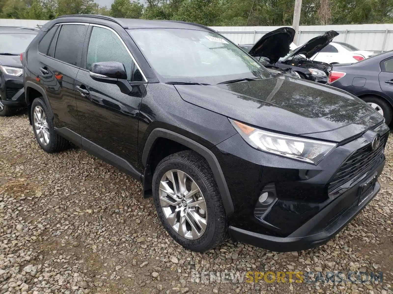 1 Photograph of a damaged car 2T3A1RFV9LW113289 TOYOTA RAV4 2020