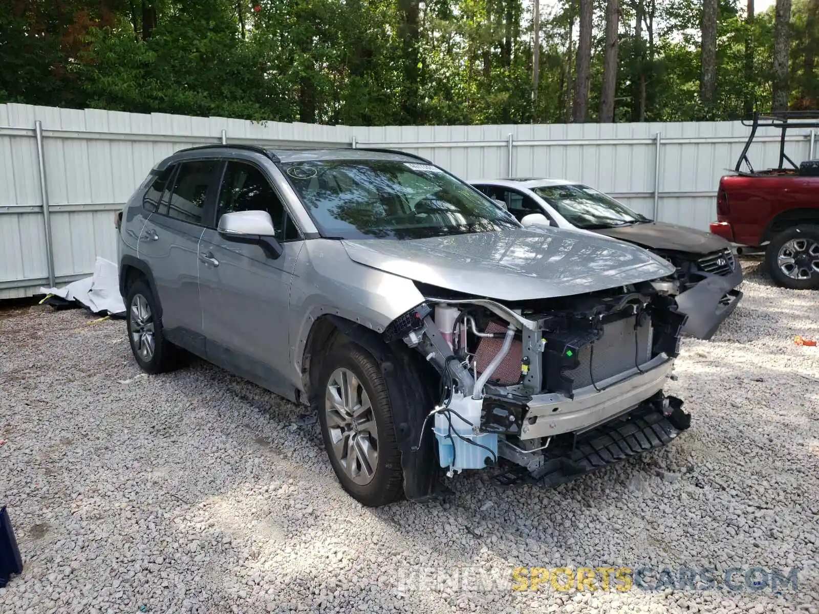 1 Photograph of a damaged car 2T3A1RFVXLC070115 TOYOTA RAV4 2020