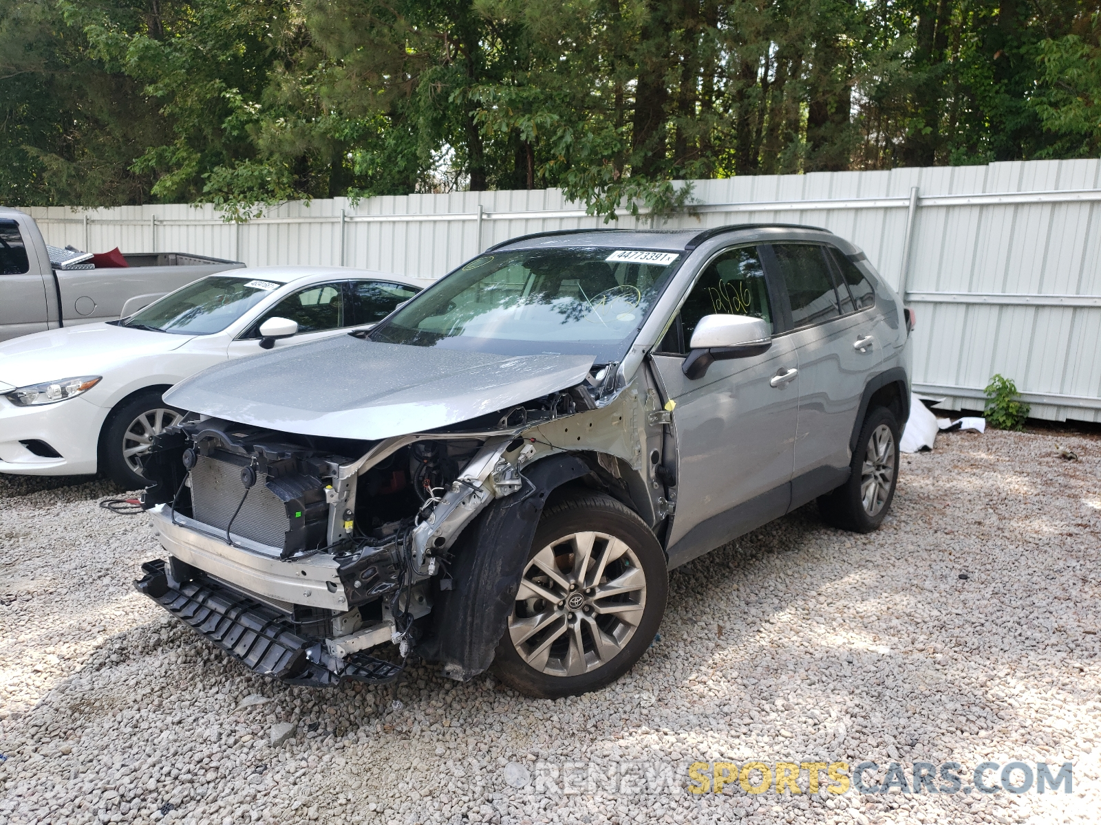 2 Photograph of a damaged car 2T3A1RFVXLC070115 TOYOTA RAV4 2020