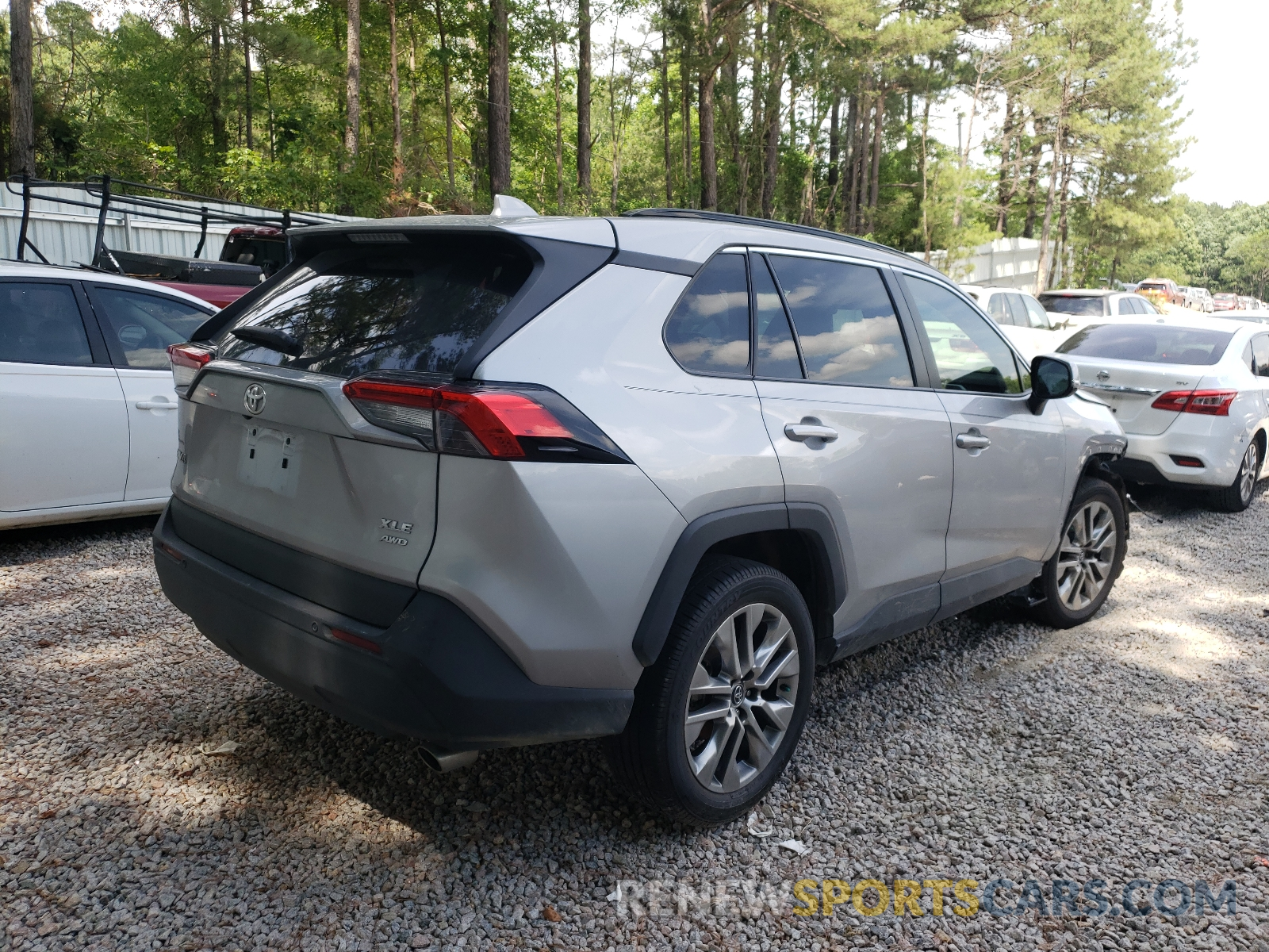 4 Photograph of a damaged car 2T3A1RFVXLC070115 TOYOTA RAV4 2020