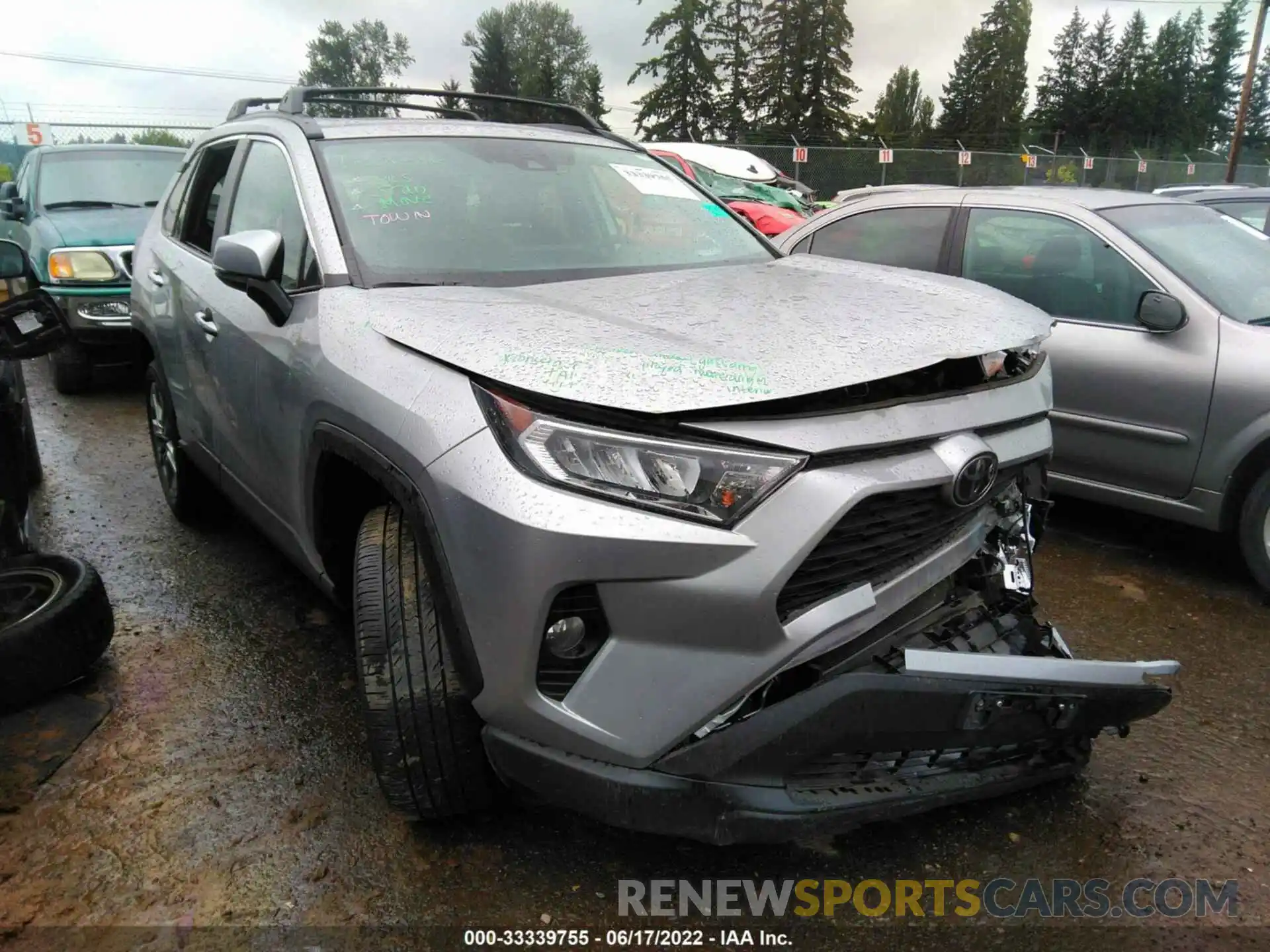 1 Photograph of a damaged car 2T3A1RFVXLC138106 TOYOTA RAV4 2020