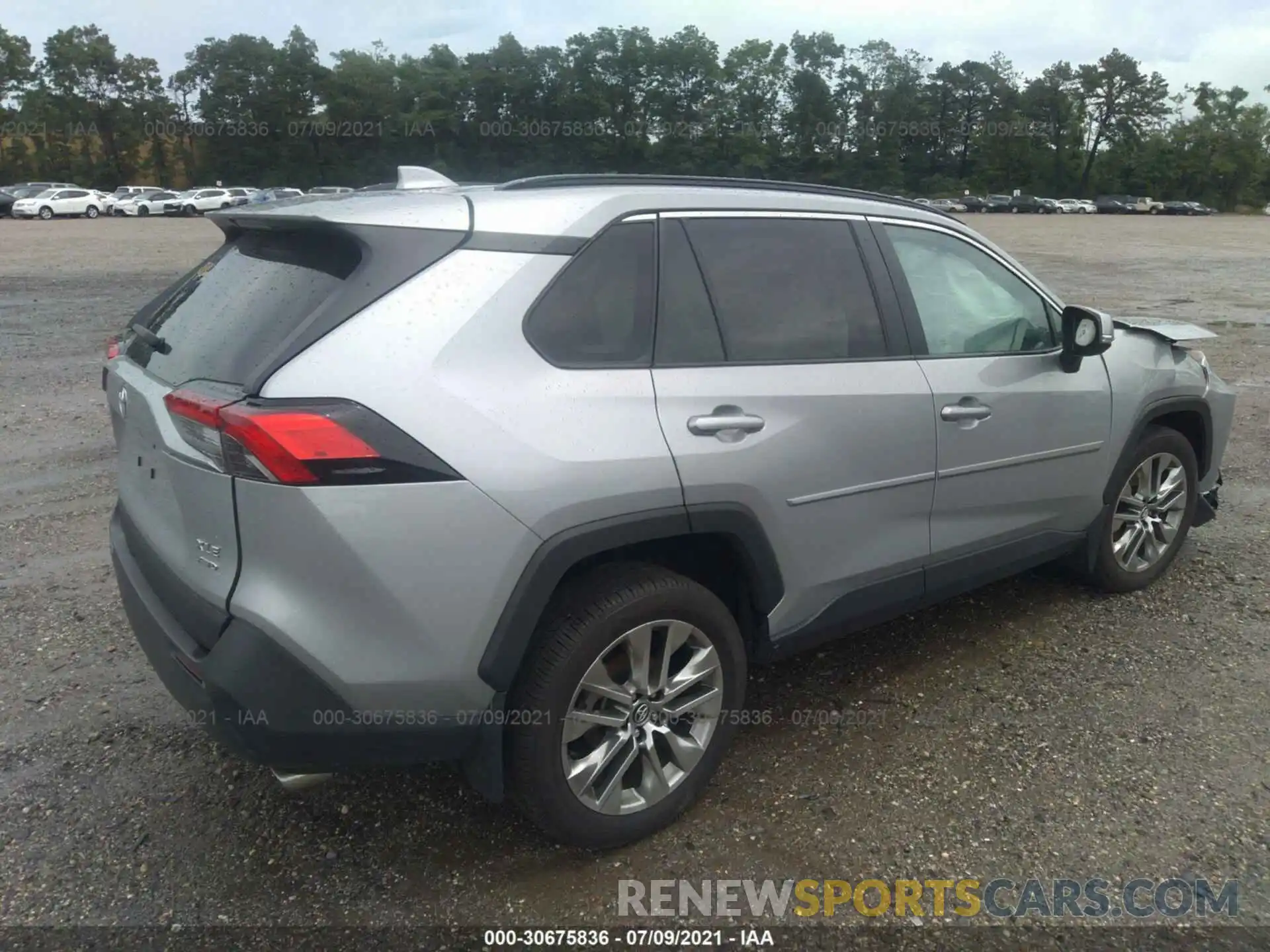 4 Photograph of a damaged car 2T3A1RFVXLW092260 TOYOTA RAV4 2020