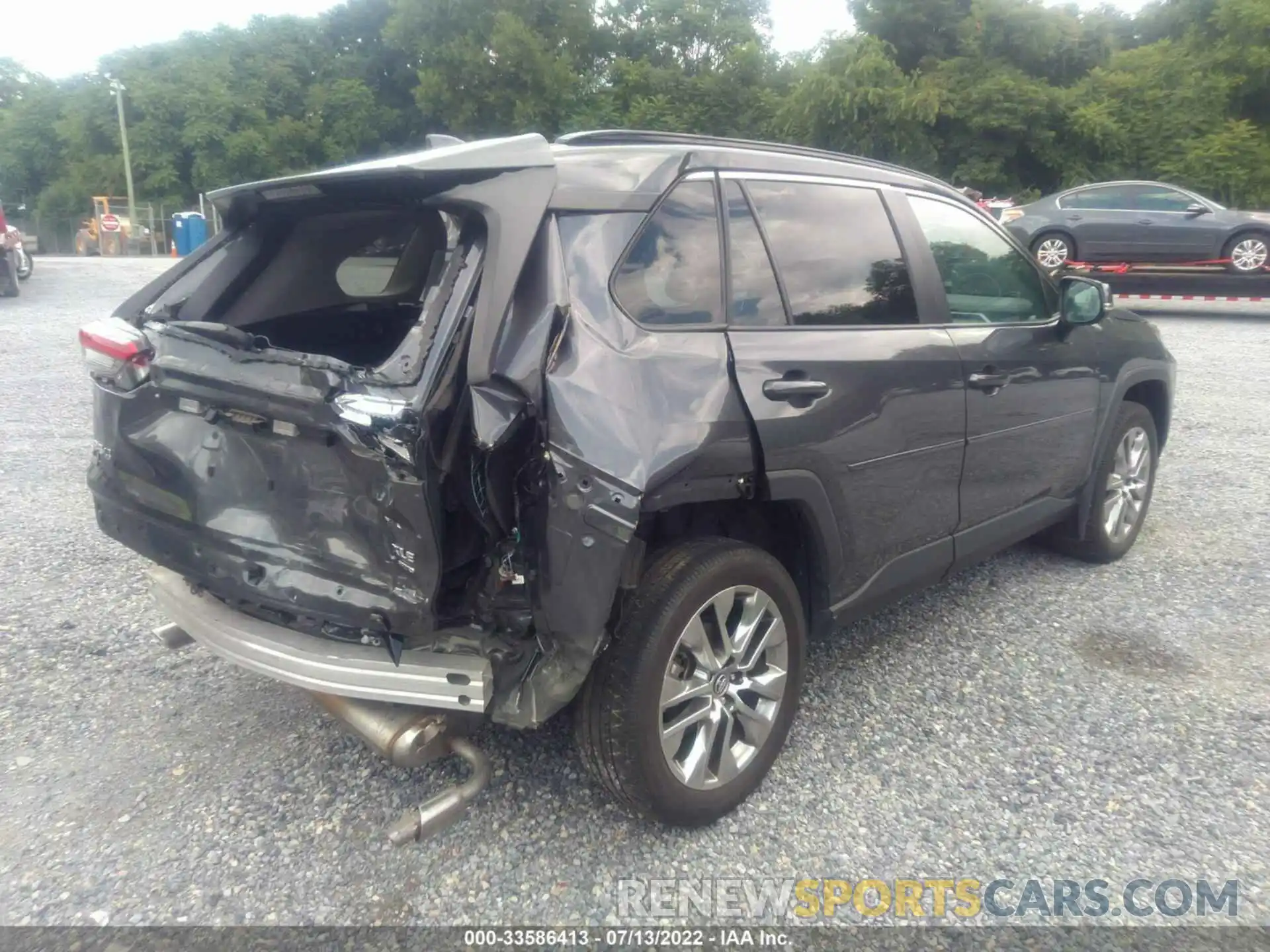 4 Photograph of a damaged car 2T3A1RFVXLW092419 TOYOTA RAV4 2020