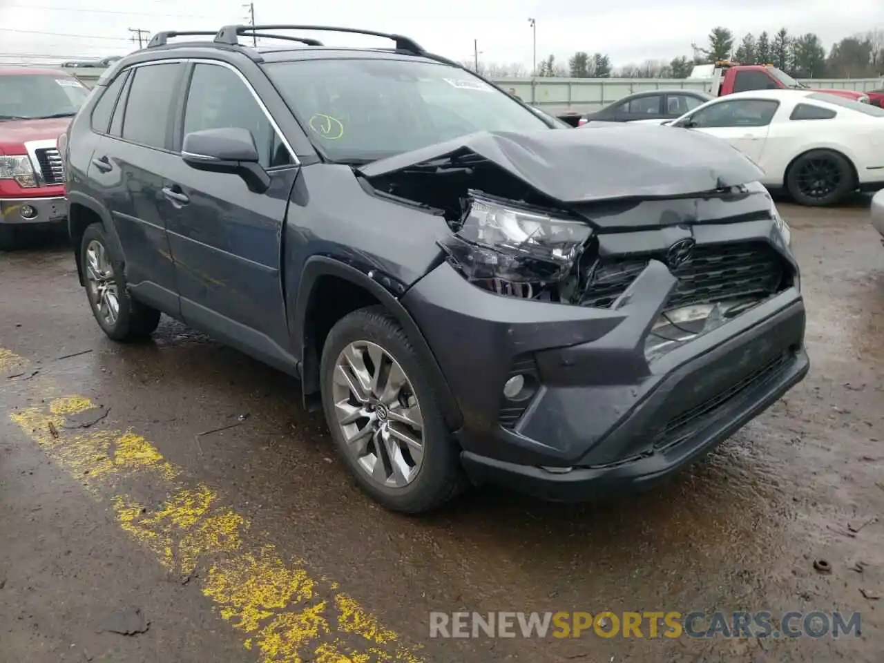 1 Photograph of a damaged car 2T3A1RFVXLW092646 TOYOTA RAV4 2020