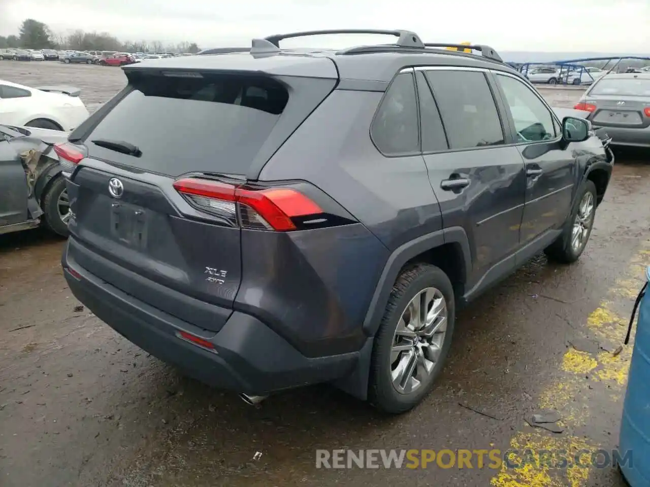 4 Photograph of a damaged car 2T3A1RFVXLW092646 TOYOTA RAV4 2020