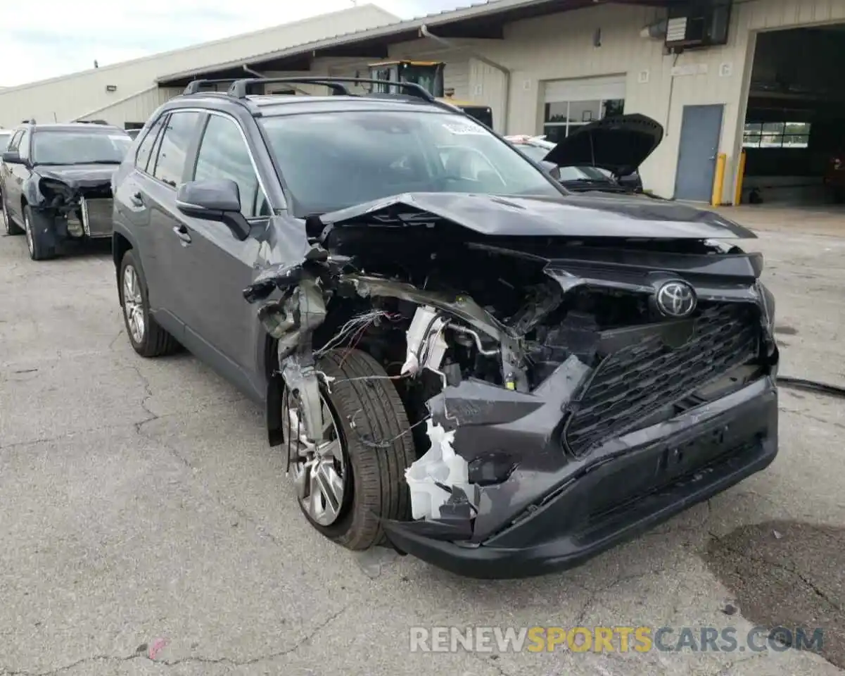 1 Photograph of a damaged car 2T3A1RFVXLW106643 TOYOTA RAV4 2020