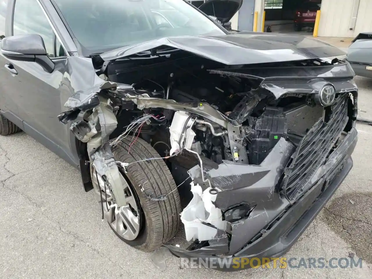 9 Photograph of a damaged car 2T3A1RFVXLW106643 TOYOTA RAV4 2020