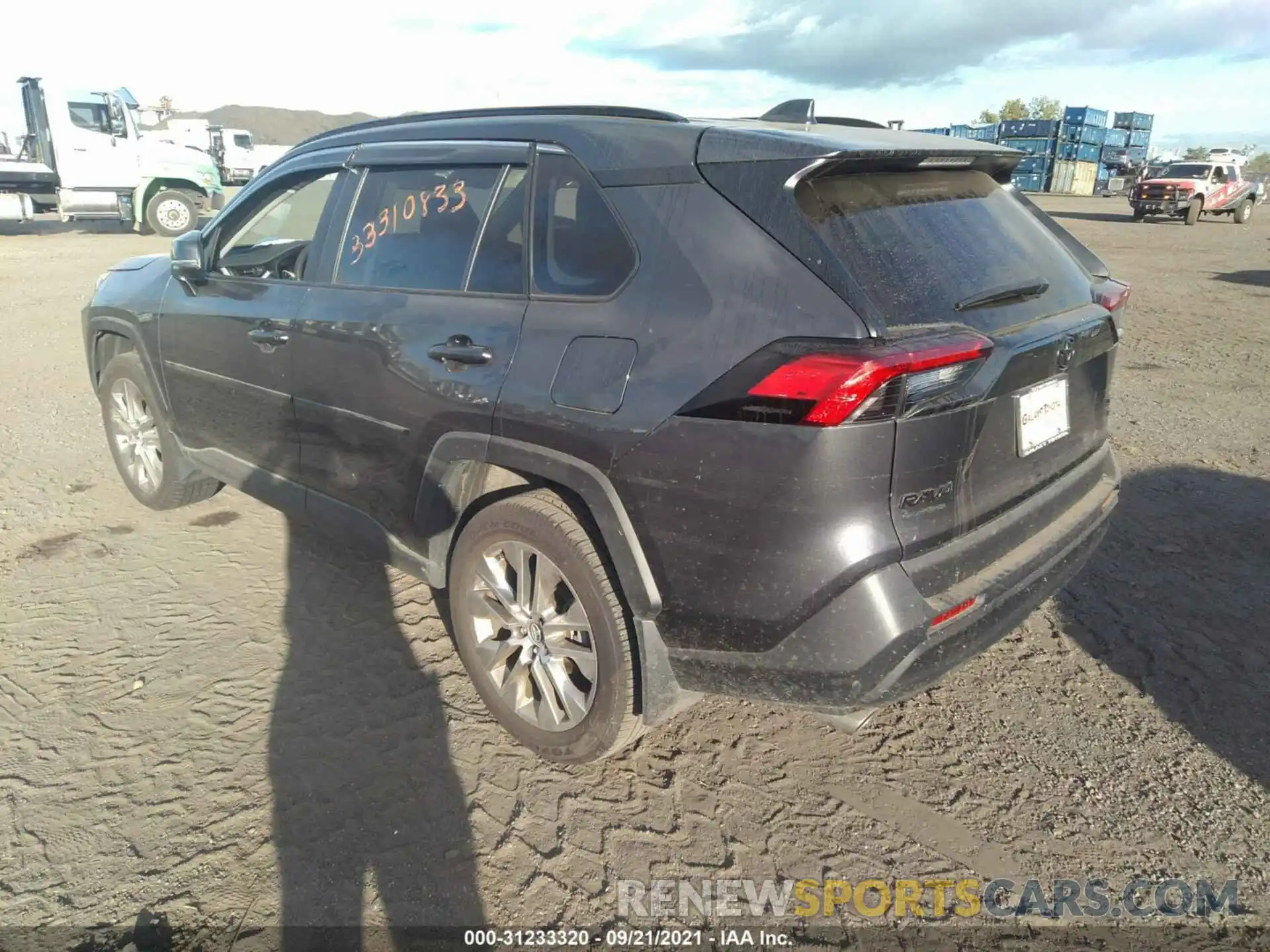 3 Photograph of a damaged car 2T3A1RFVXLW112426 TOYOTA RAV4 2020