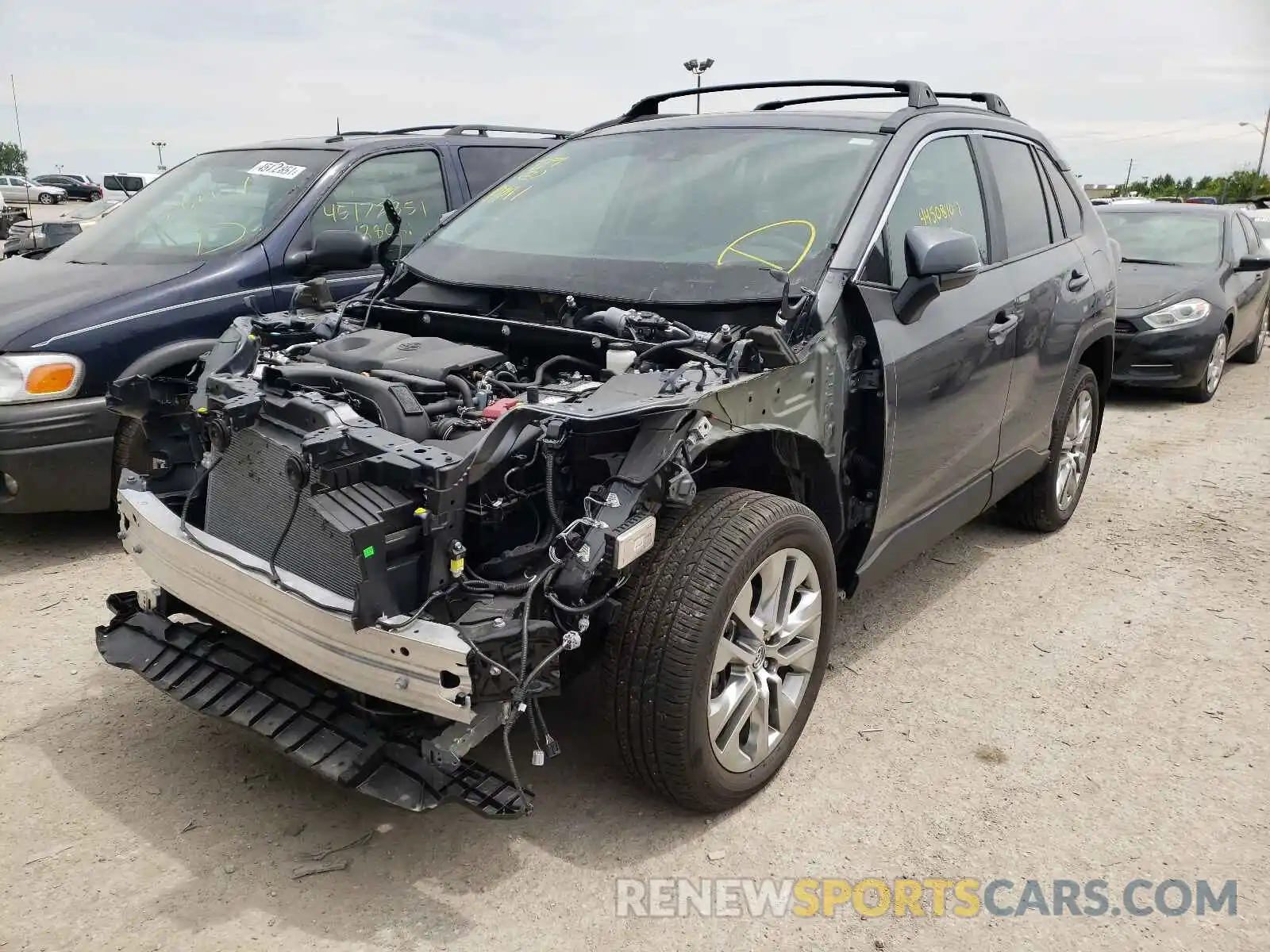 2 Photograph of a damaged car 2T3A1RFVXLW135530 TOYOTA RAV4 2020