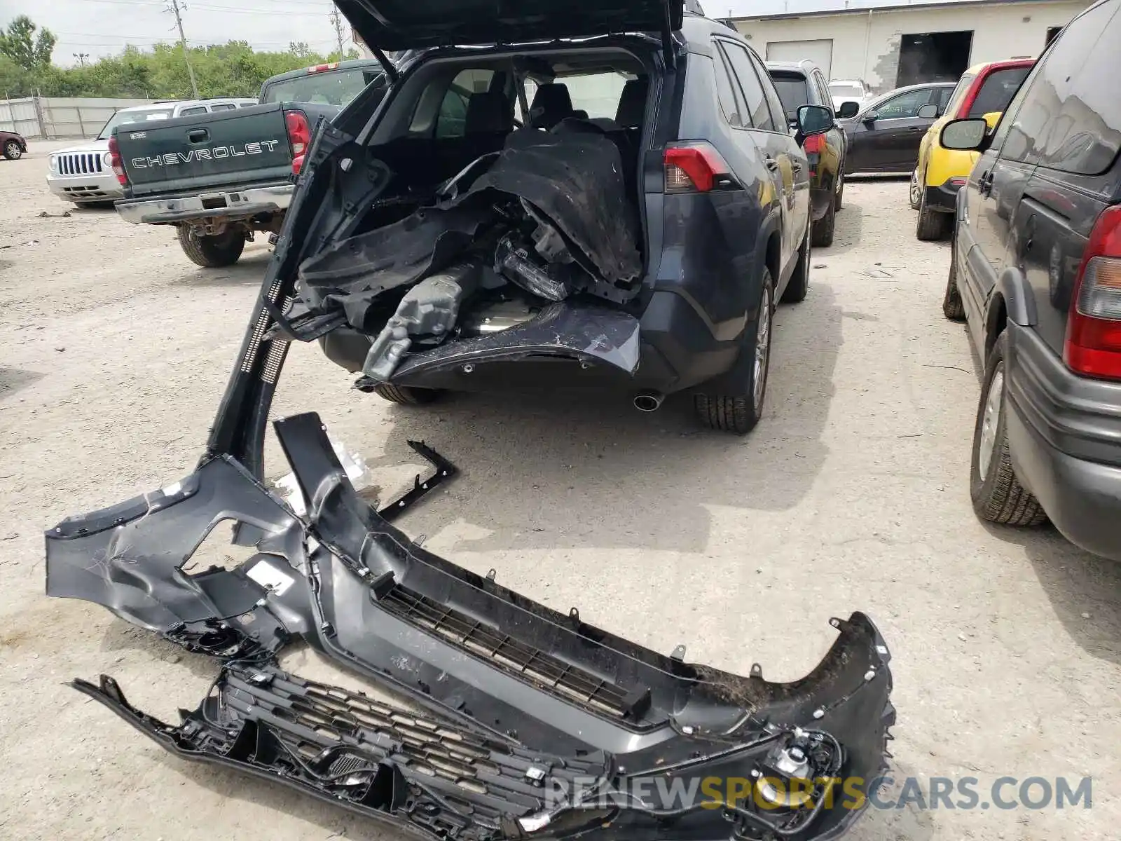 9 Photograph of a damaged car 2T3A1RFVXLW135530 TOYOTA RAV4 2020