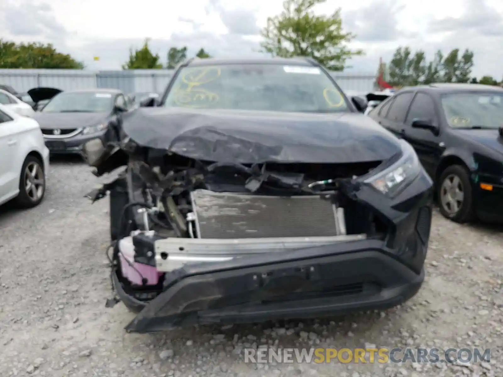 9 Photograph of a damaged car 2T3B1RFV4LC061589 TOYOTA RAV4 2020