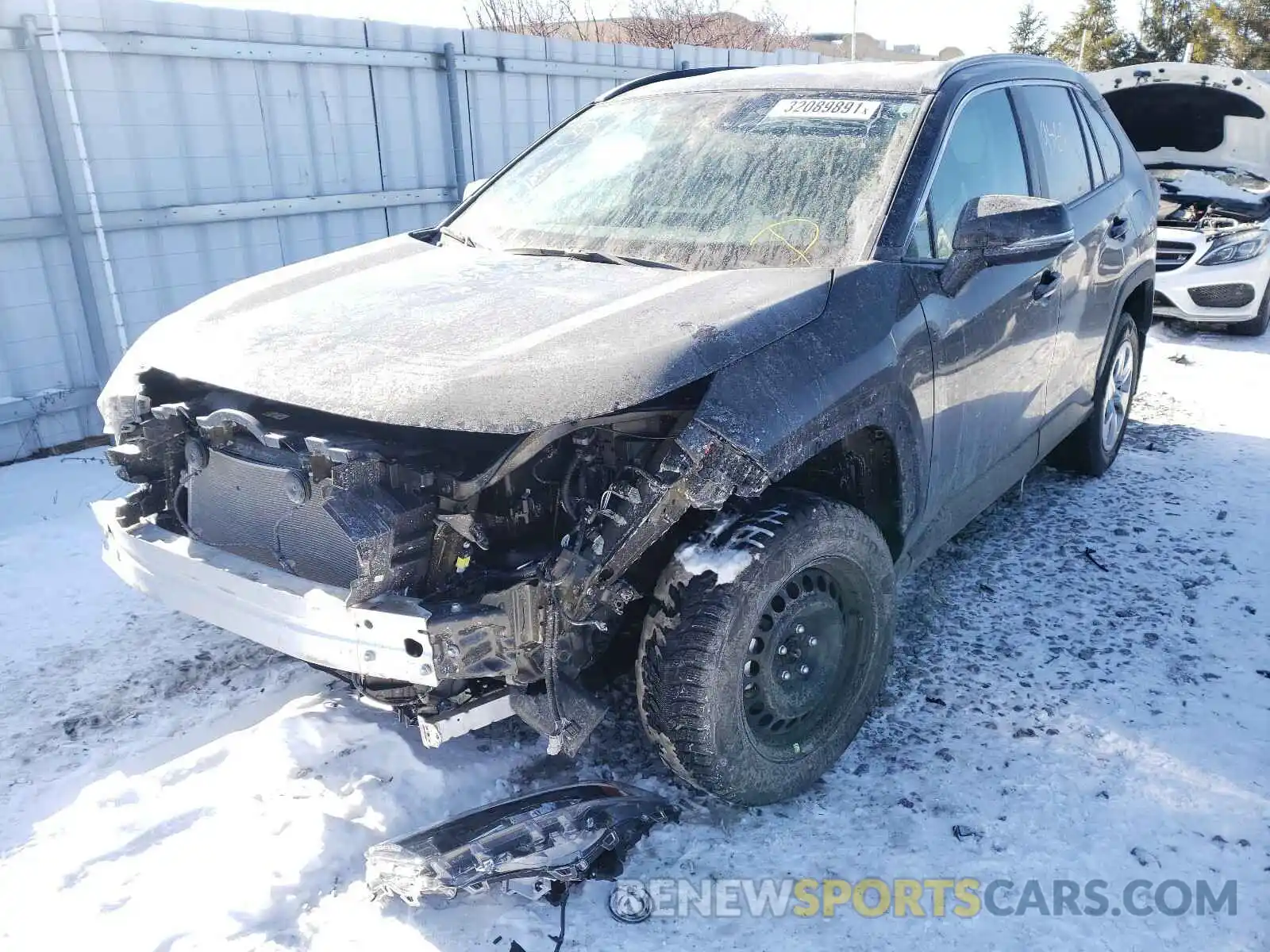 2 Фотография поврежденного автомобиля 2T3B1RFV4LW118131 TOYOTA RAV4 2020