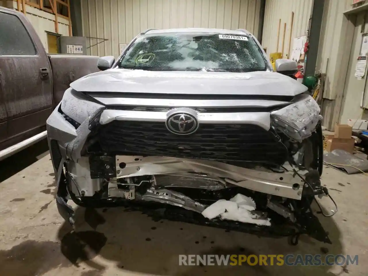 9 Photograph of a damaged car 2T3B1RFVXLC109452 TOYOTA RAV4 2020