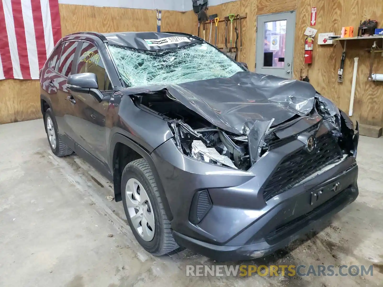 1 Photograph of a damaged car 2T3B1RFVXLW091274 TOYOTA RAV4 2020