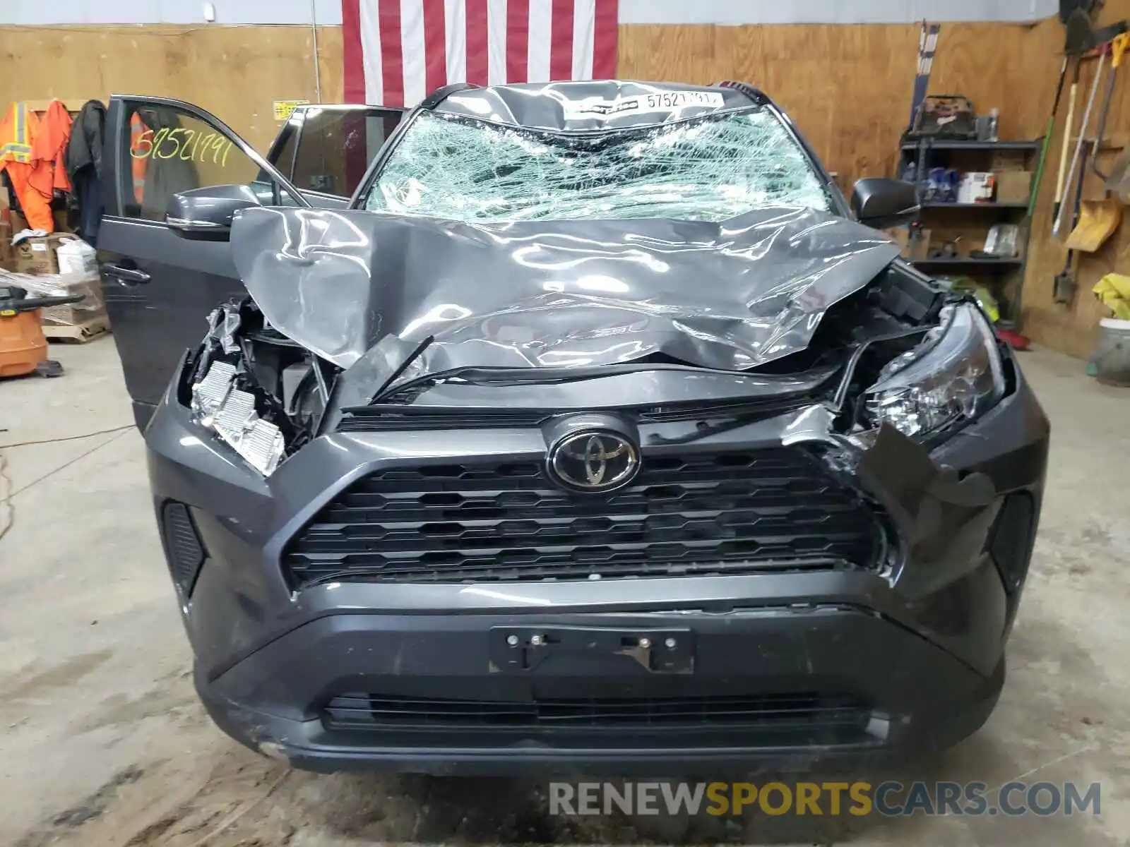 9 Photograph of a damaged car 2T3B1RFVXLW091274 TOYOTA RAV4 2020