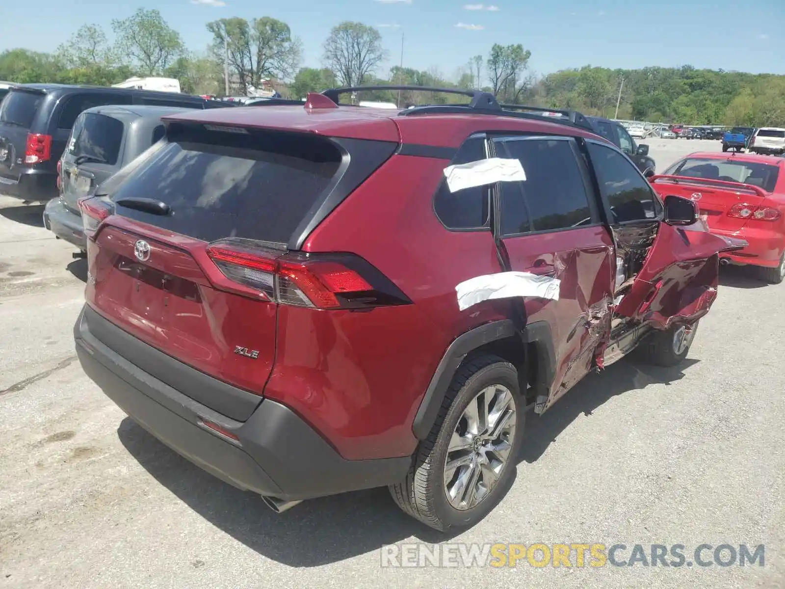 4 Photograph of a damaged car 2T3C1RFV0LC037276 TOYOTA RAV4 2020