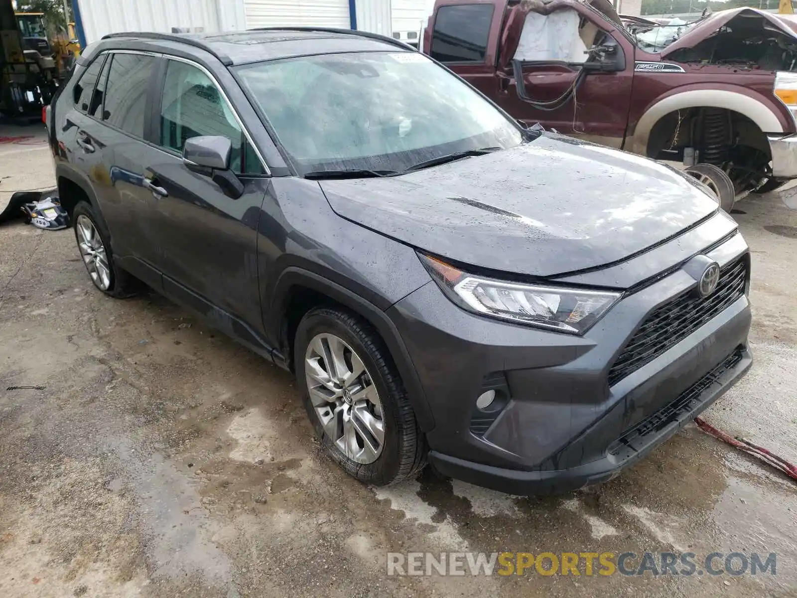 1 Photograph of a damaged car 2T3C1RFV0LC066390 TOYOTA RAV4 2020