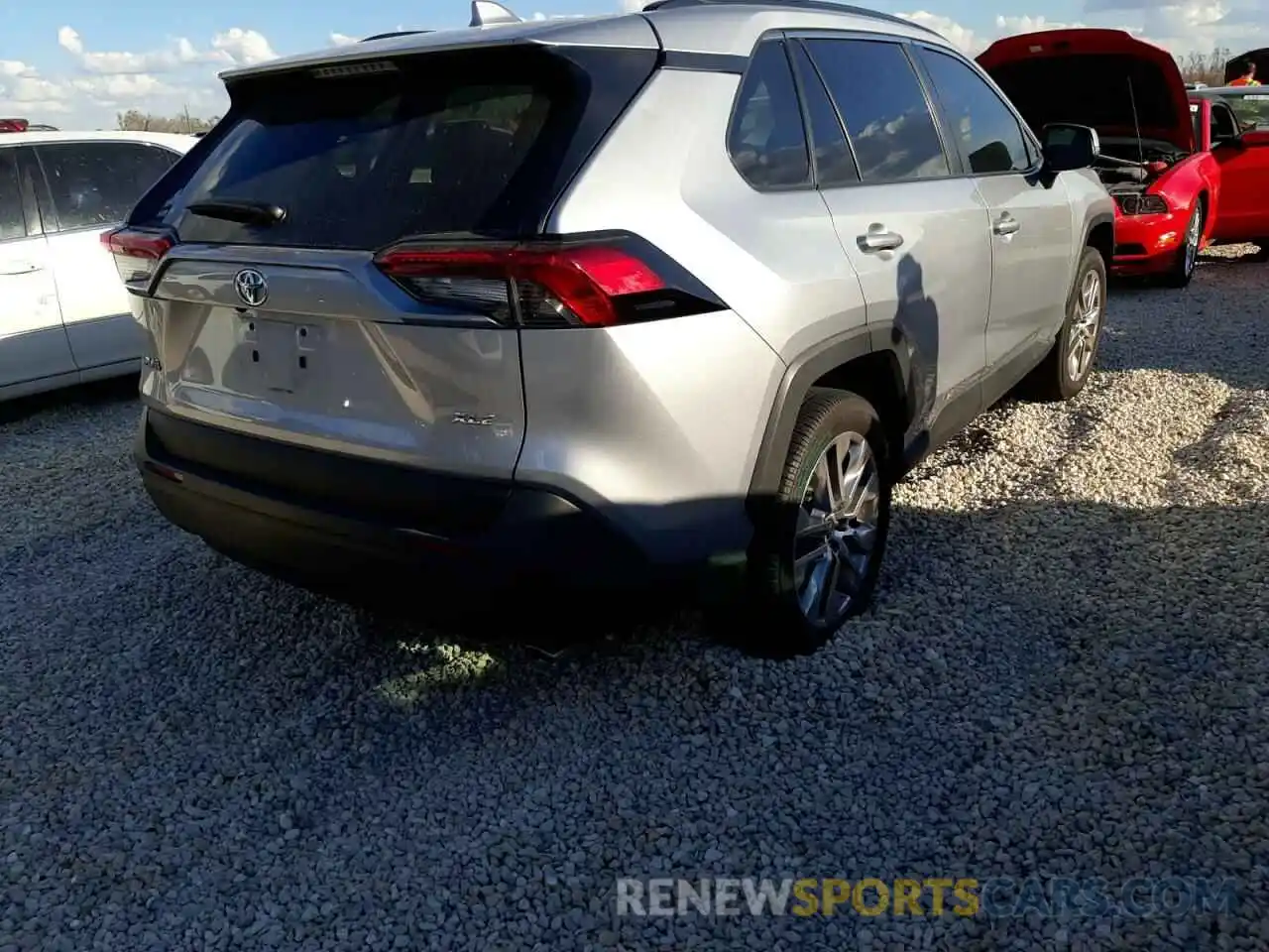 4 Photograph of a damaged car 2T3C1RFV0LC079771 TOYOTA RAV4 2020