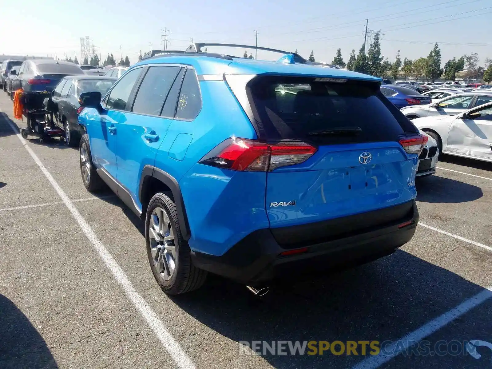 3 Photograph of a damaged car 2T3C1RFV0LW057946 TOYOTA RAV4 2020