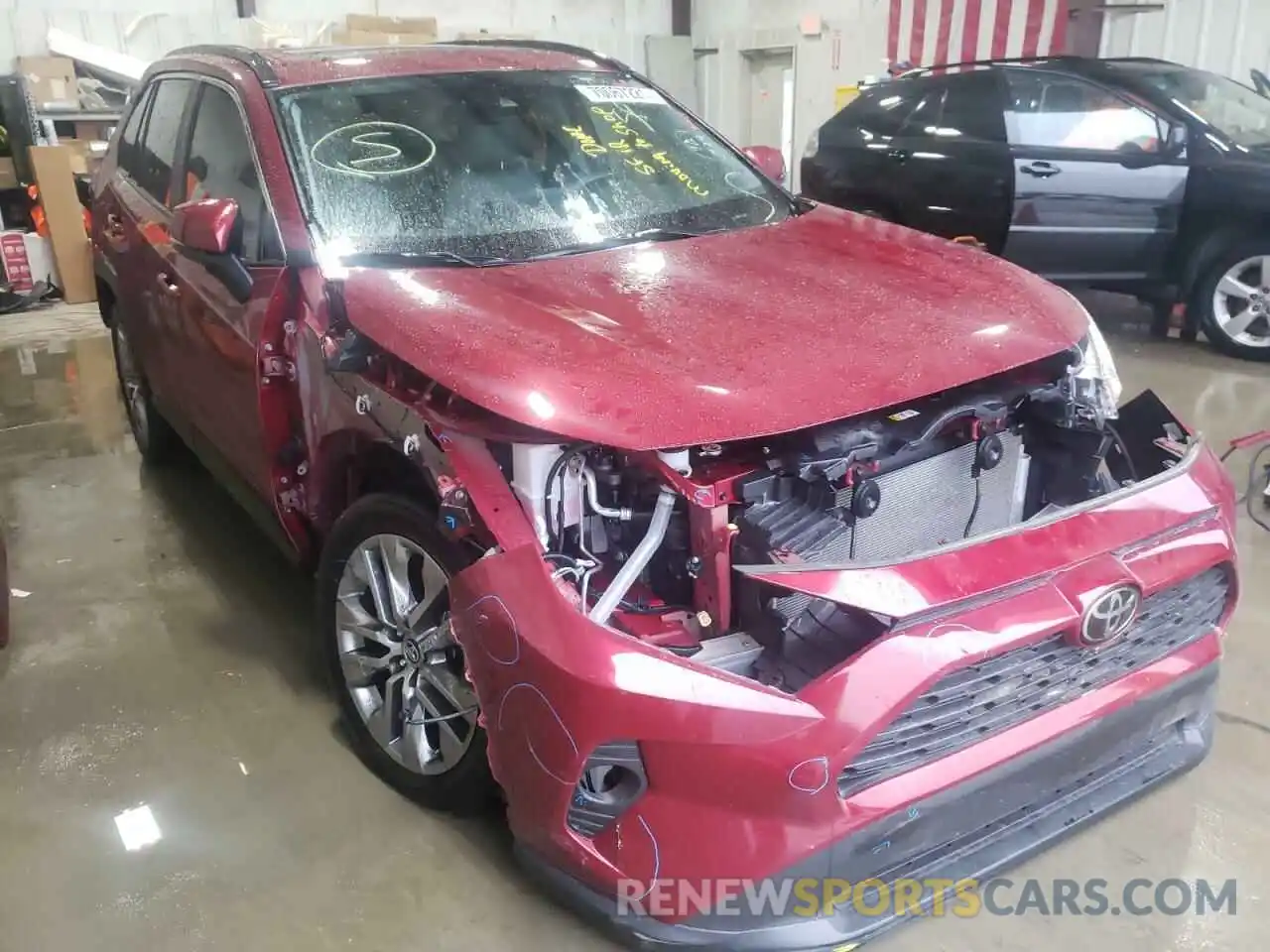 1 Photograph of a damaged car 2T3C1RFV0LW066033 TOYOTA RAV4 2020