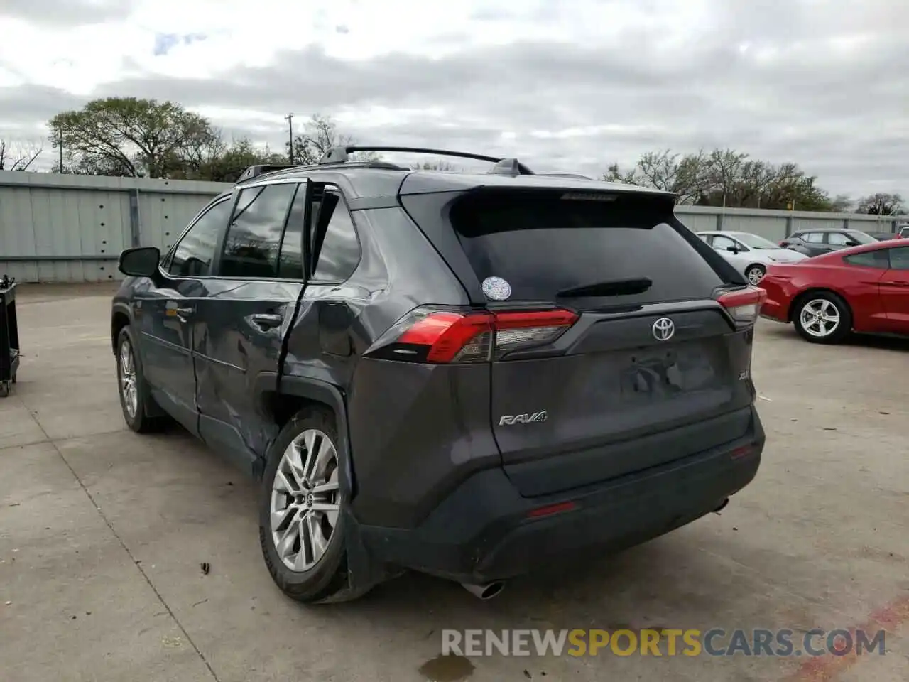 3 Photograph of a damaged car 2T3C1RFV0LW079770 TOYOTA RAV4 2020