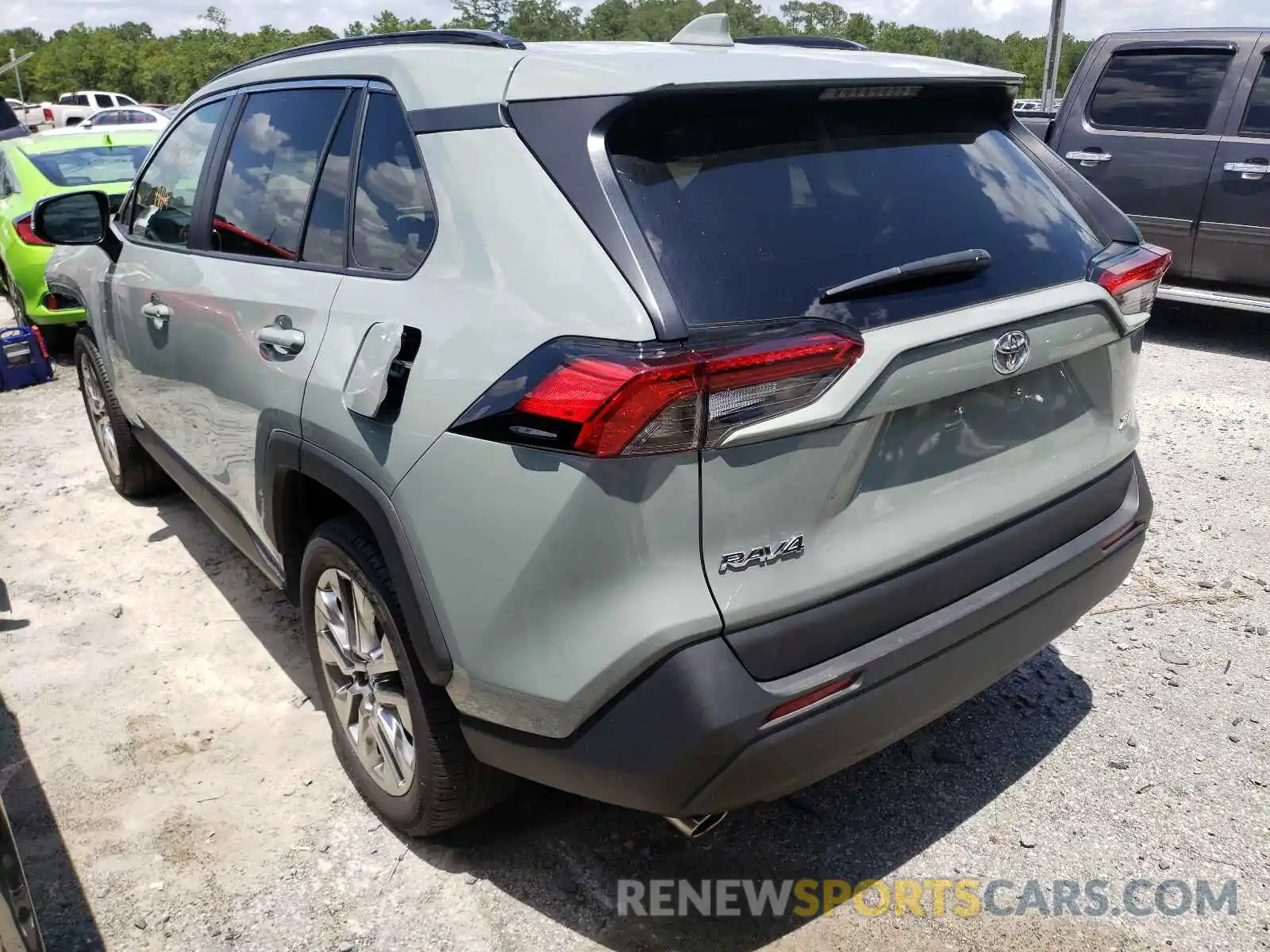 3 Photograph of a damaged car 2T3C1RFV0LW091353 TOYOTA RAV4 2020