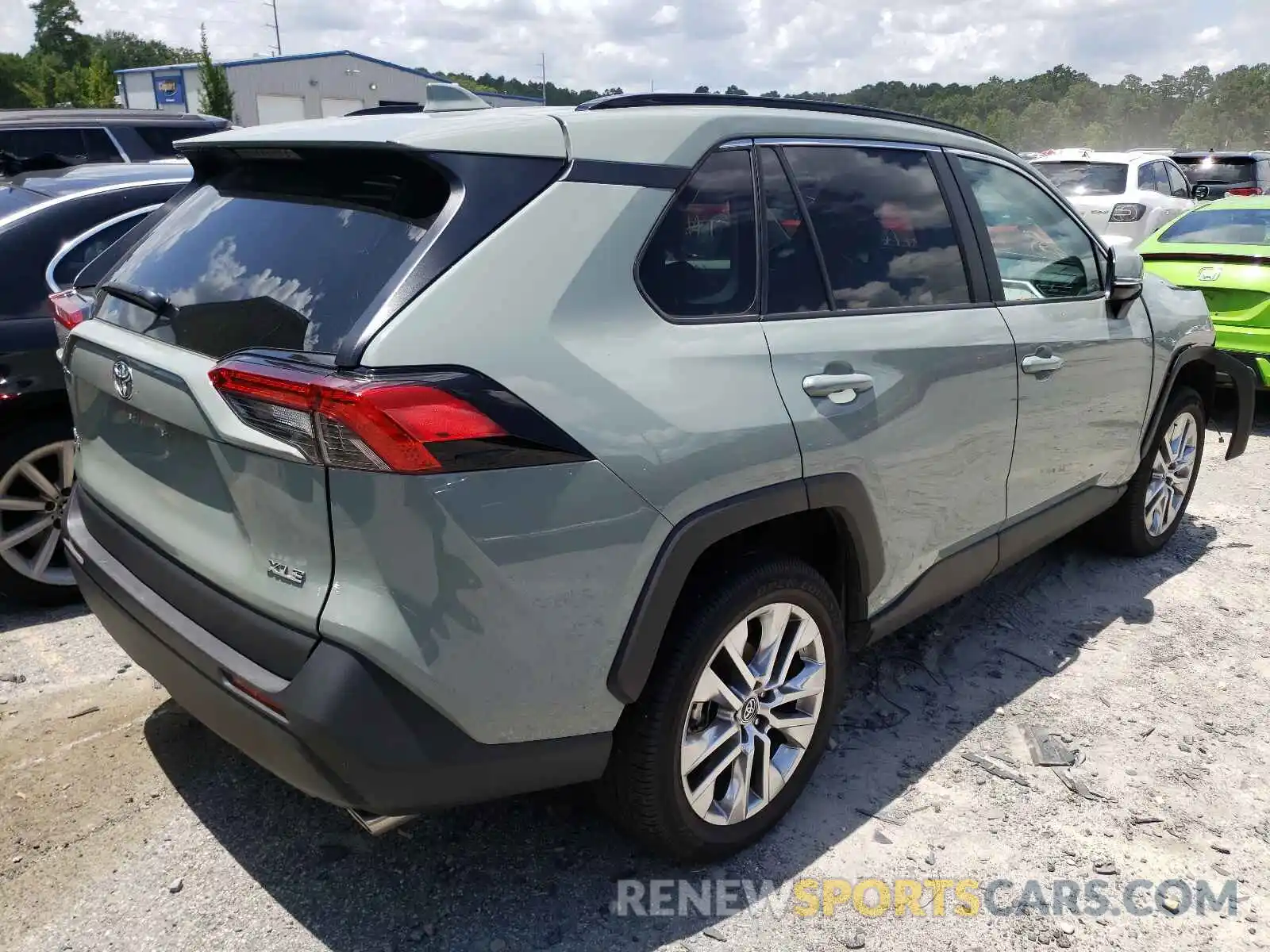 4 Photograph of a damaged car 2T3C1RFV0LW091353 TOYOTA RAV4 2020