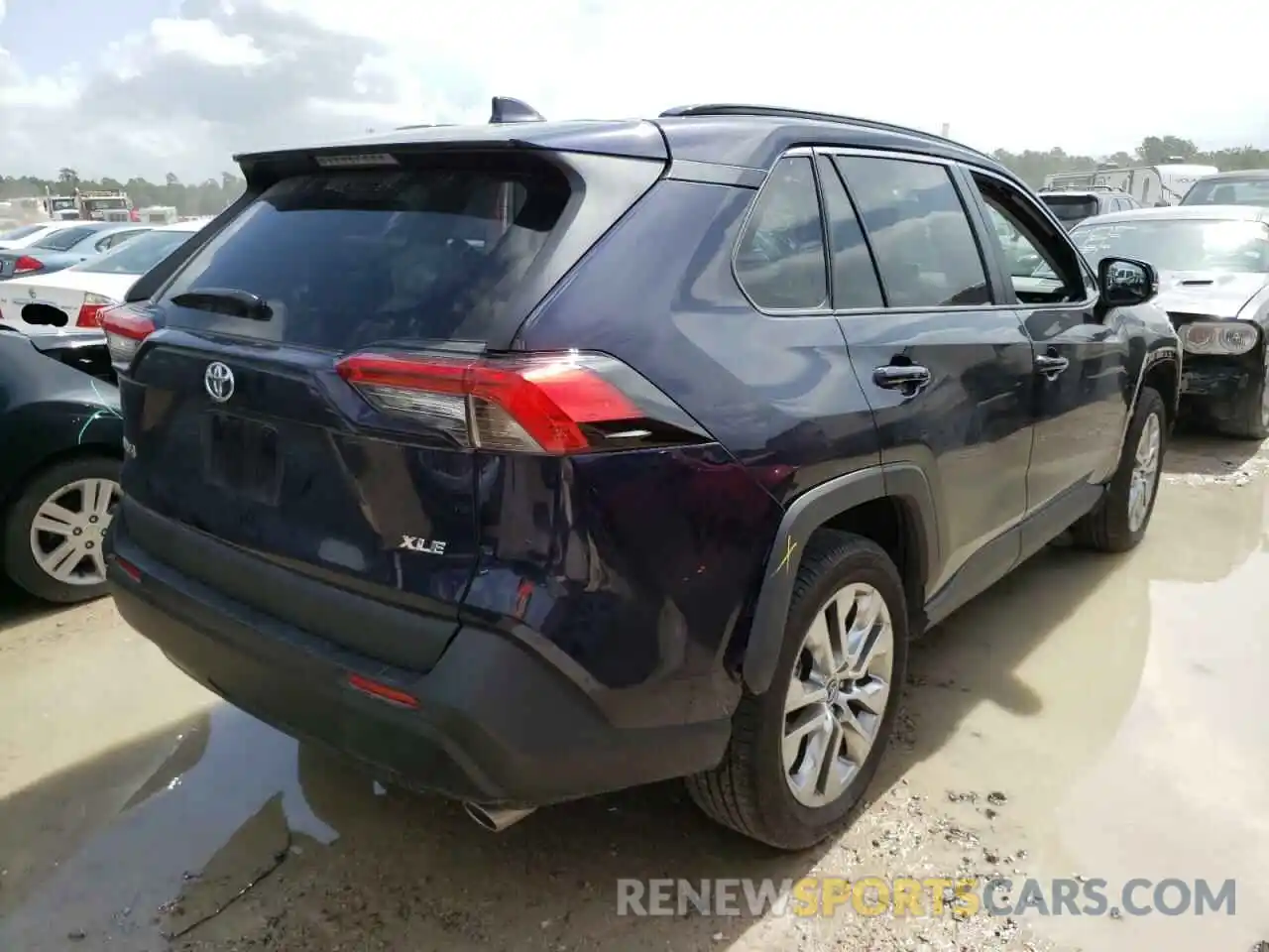 4 Photograph of a damaged car 2T3C1RFV0LW092101 TOYOTA RAV4 2020