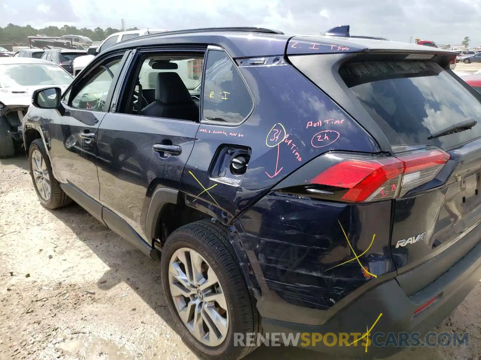 9 Photograph of a damaged car 2T3C1RFV0LW092101 TOYOTA RAV4 2020