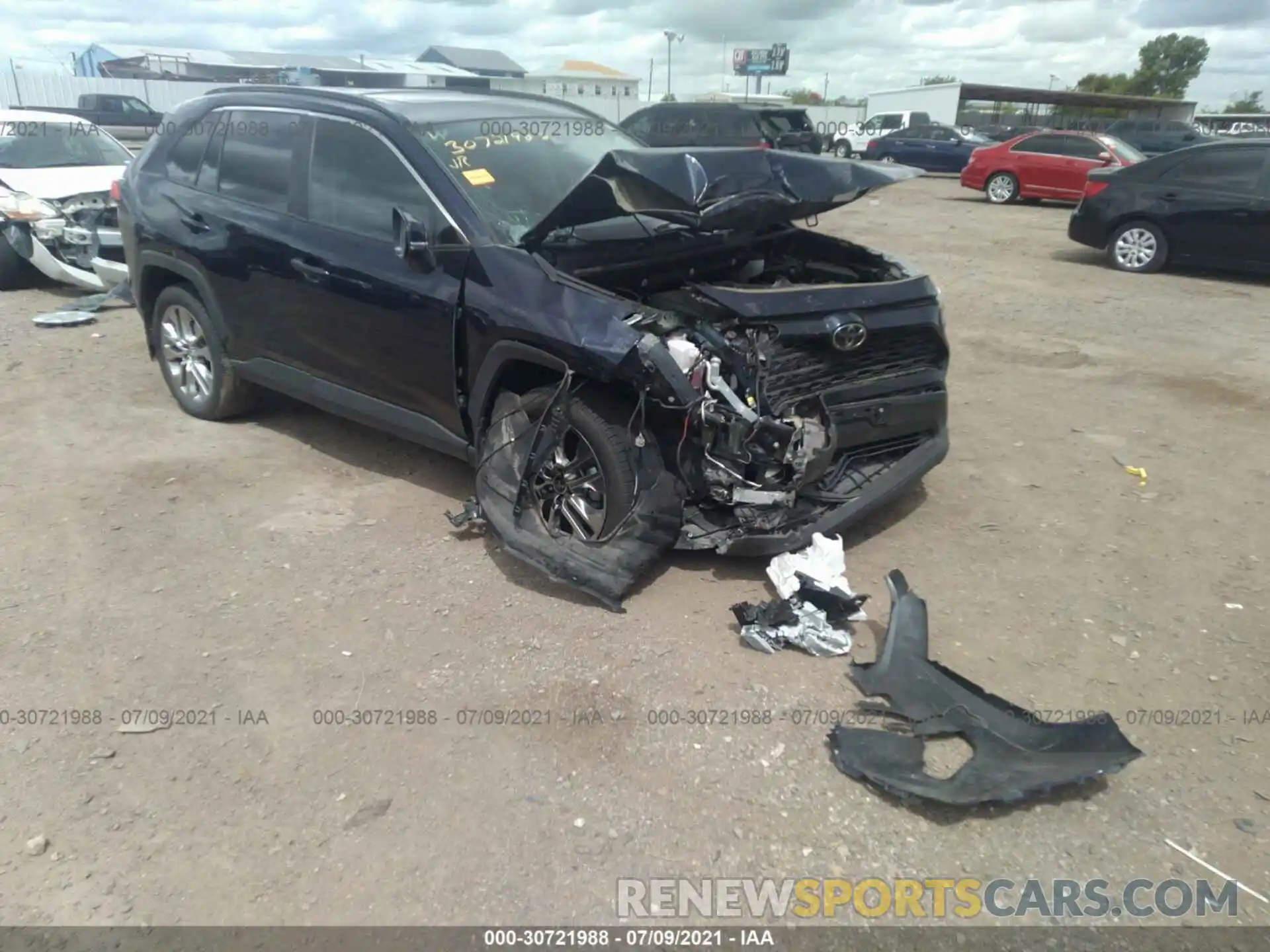 12 Photograph of a damaged car 2T3C1RFV0LW092180 TOYOTA RAV4 2020