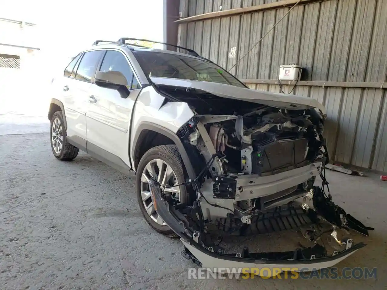 1 Photograph of a damaged car 2T3C1RFV1LC033916 TOYOTA RAV4 2020