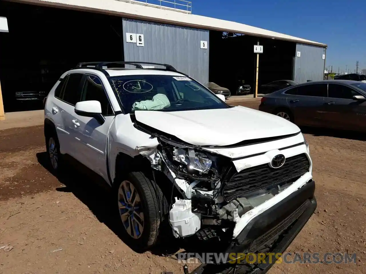 1 Photograph of a damaged car 2T3C1RFV1LC072795 TOYOTA RAV4 2020