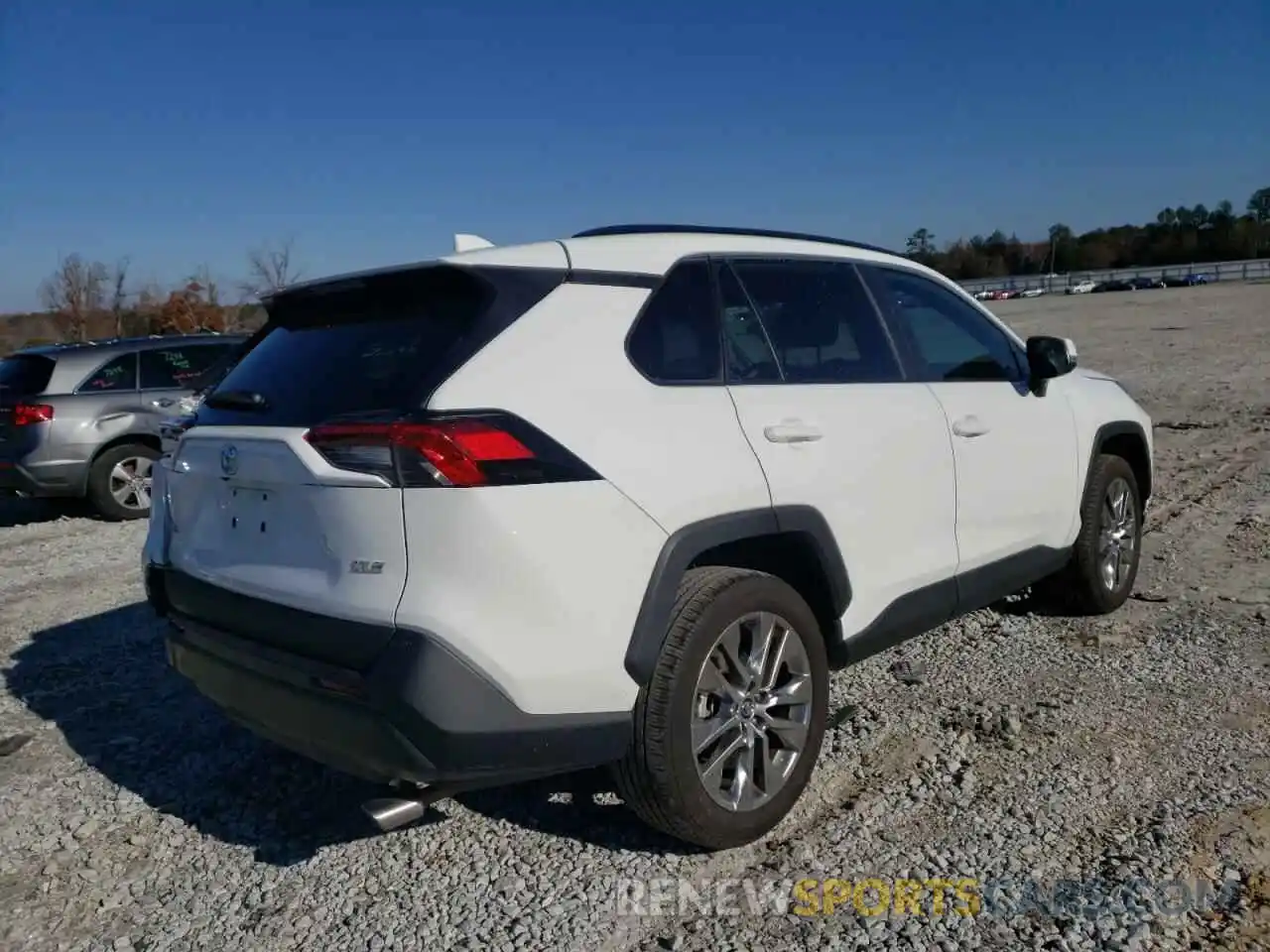 4 Photograph of a damaged car 2T3C1RFV1LW061391 TOYOTA RAV4 2020