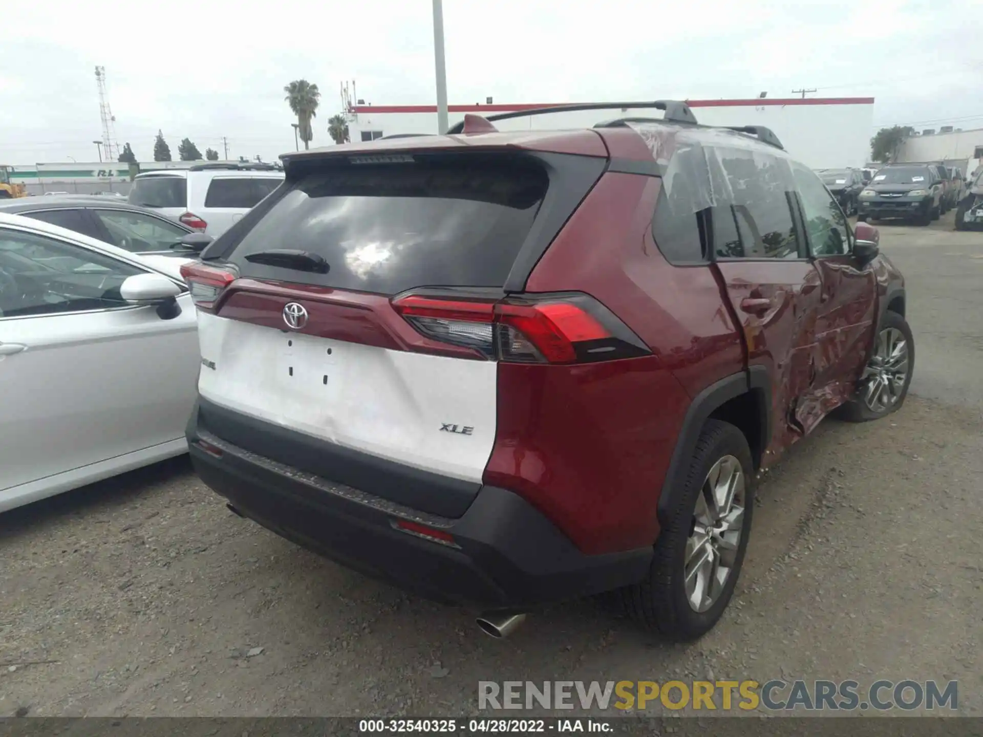 4 Photograph of a damaged car 2T3C1RFV1LW067062 TOYOTA RAV4 2020