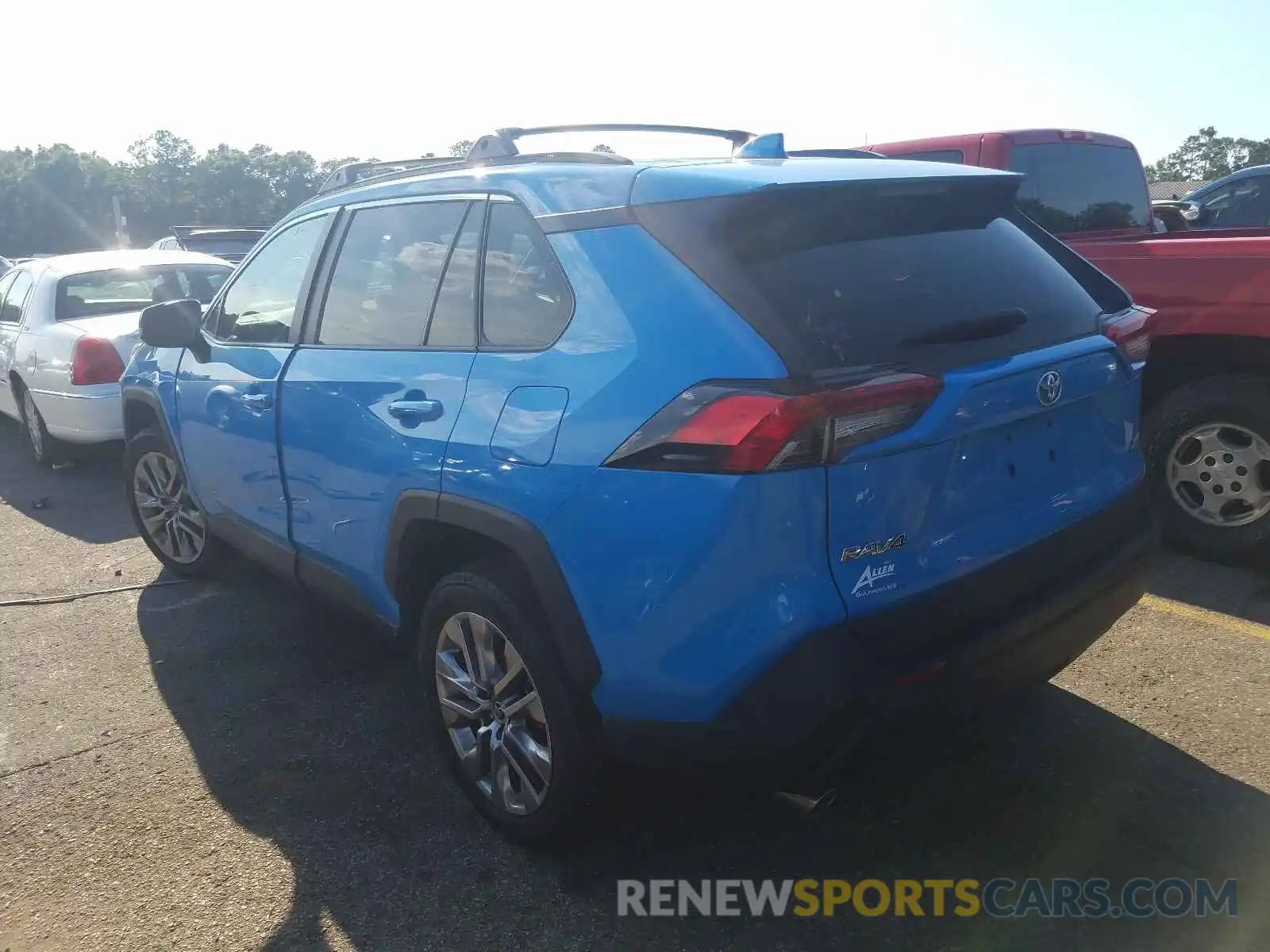 3 Photograph of a damaged car 2T3C1RFV1LW071676 TOYOTA RAV4 2020