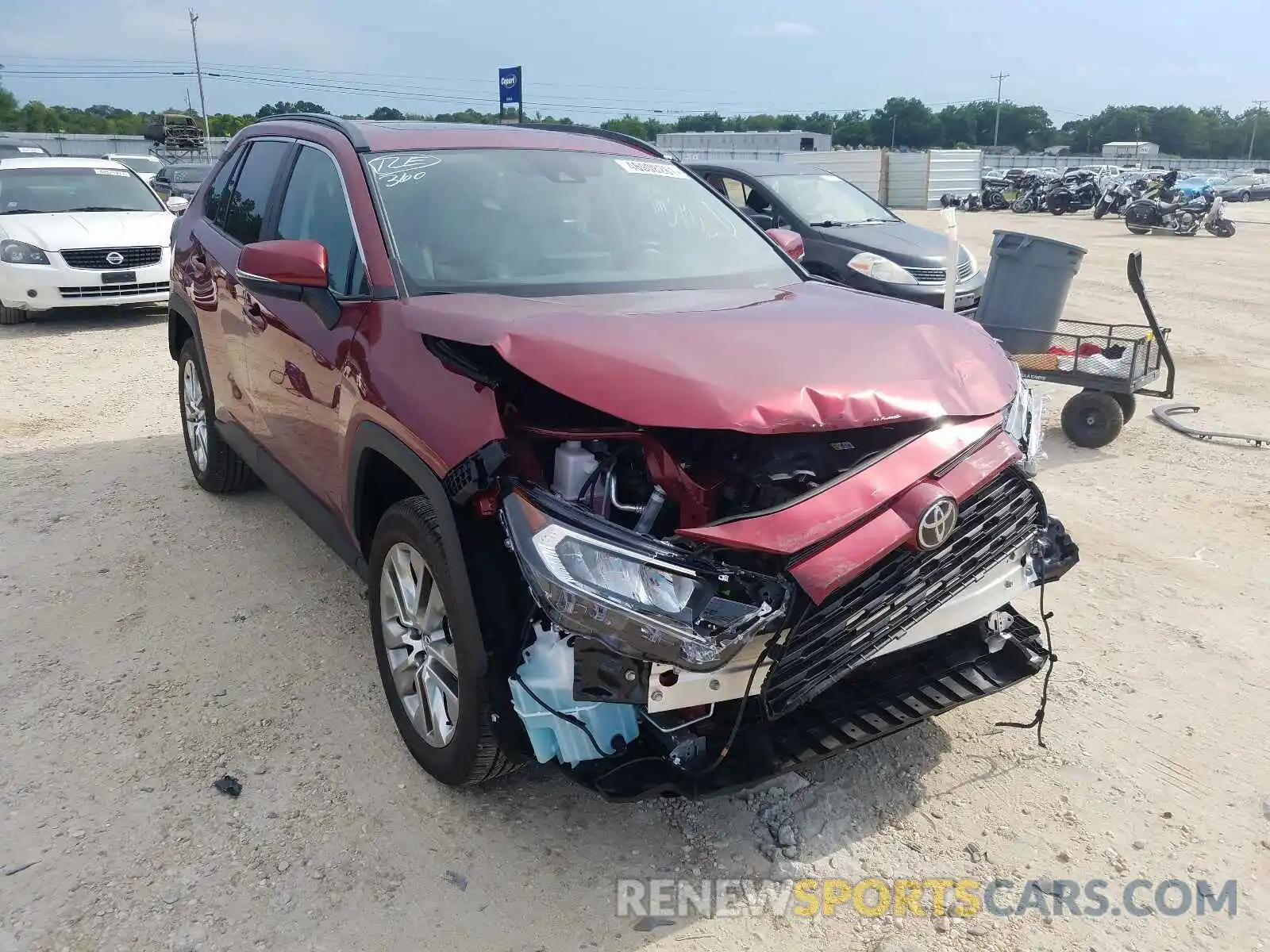 1 Photograph of a damaged car 2T3C1RFV1LW095315 TOYOTA RAV4 2020