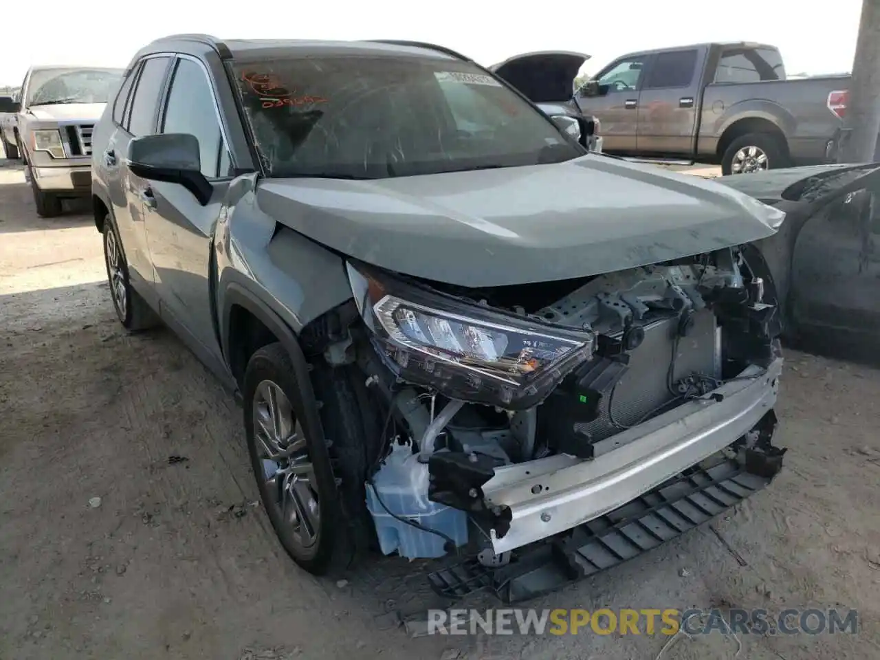 1 Photograph of a damaged car 2T3C1RFV2LC039692 TOYOTA RAV4 2020