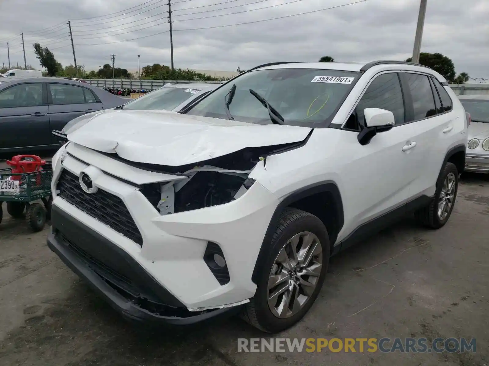 2 Photograph of a damaged car 2T3C1RFV2LC041412 TOYOTA RAV4 2020