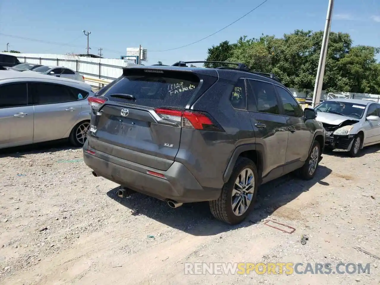 4 Photograph of a damaged car 2T3C1RFV2LC043404 TOYOTA RAV4 2020