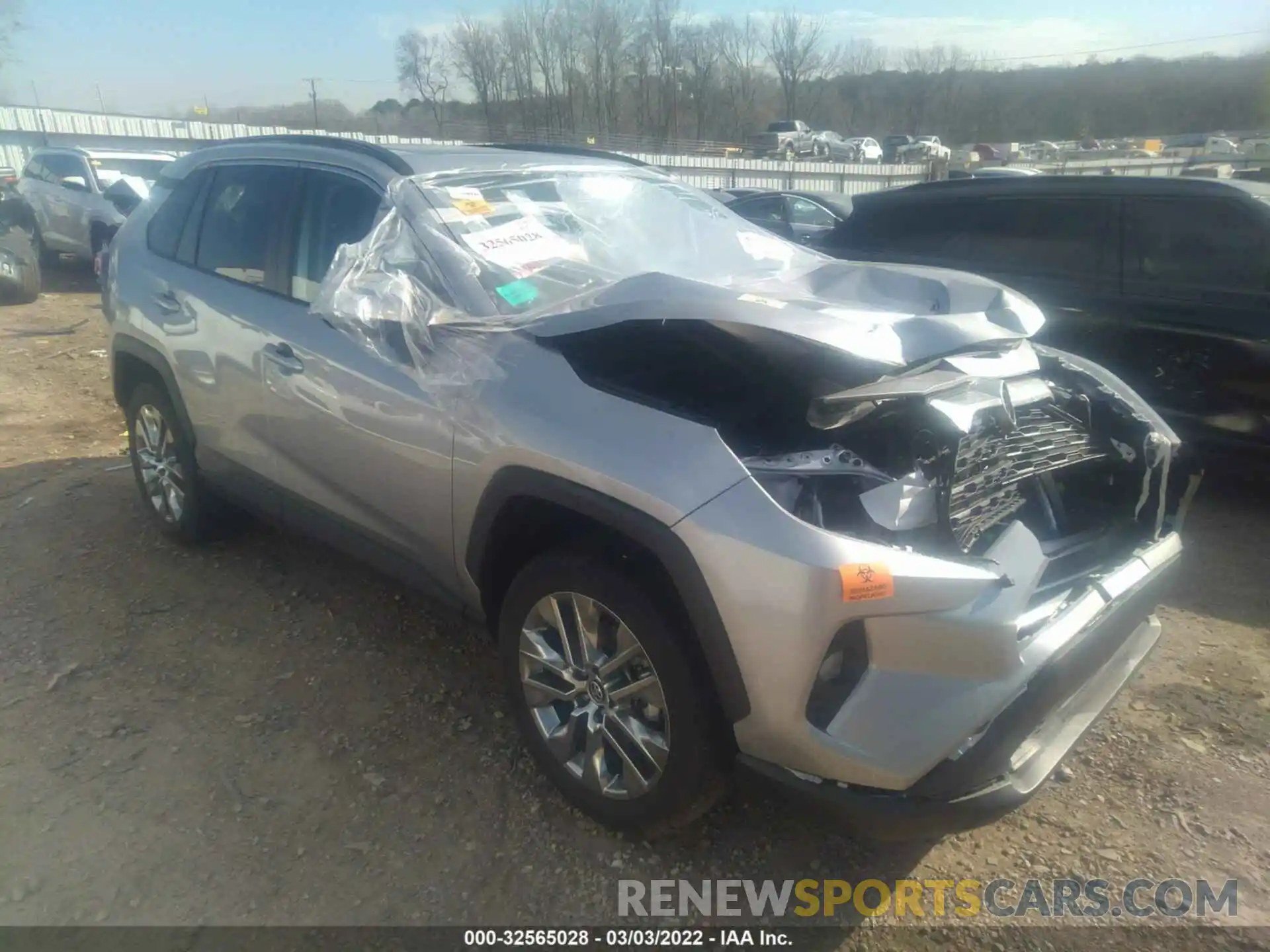 1 Photograph of a damaged car 2T3C1RFV2LC055505 TOYOTA RAV4 2020