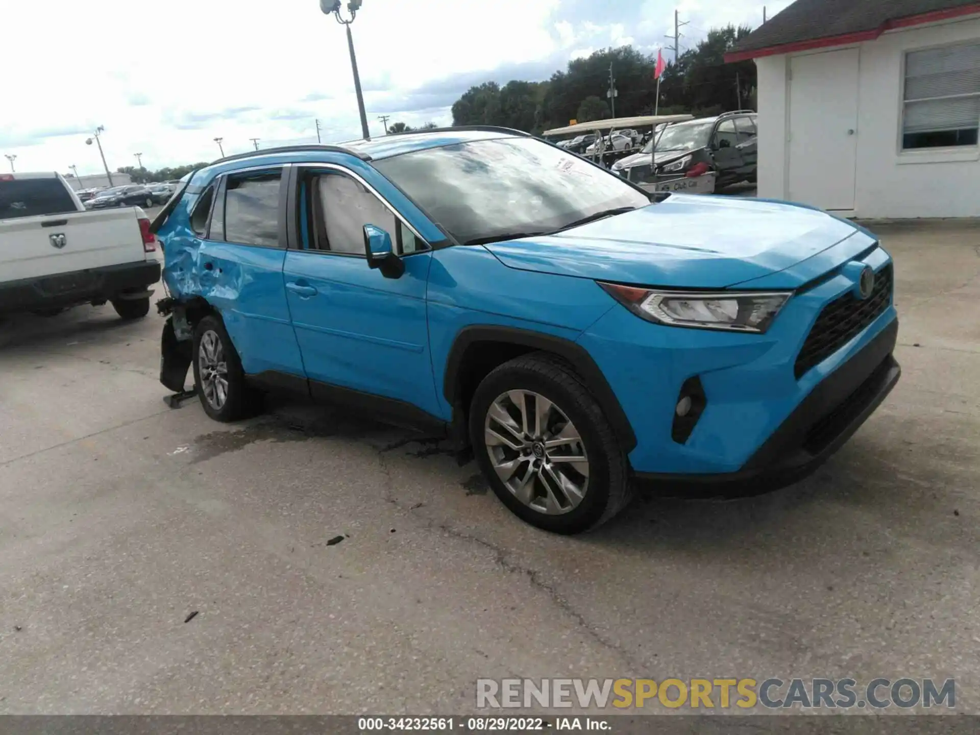 1 Photograph of a damaged car 2T3C1RFV2LC072417 TOYOTA RAV4 2020