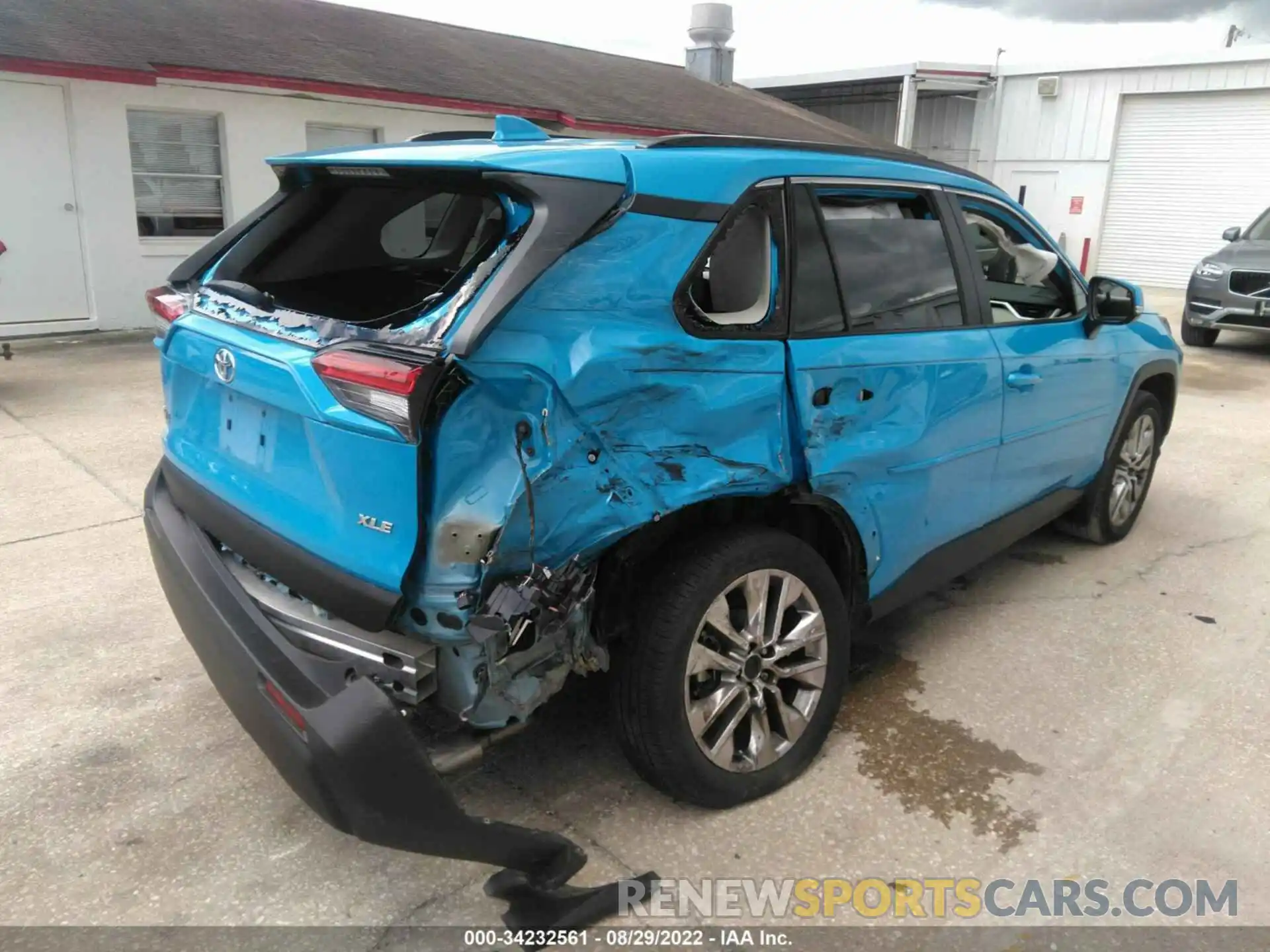 6 Photograph of a damaged car 2T3C1RFV2LC072417 TOYOTA RAV4 2020