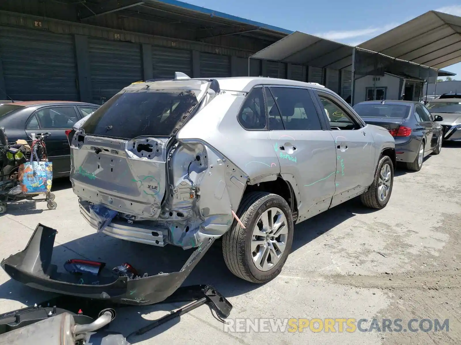 4 Photograph of a damaged car 2T3C1RFV2LW075395 TOYOTA RAV4 2020