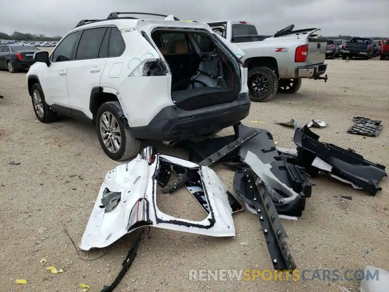 3 Photograph of a damaged car 2T3C1RFV2LW077017 TOYOTA RAV4 2020